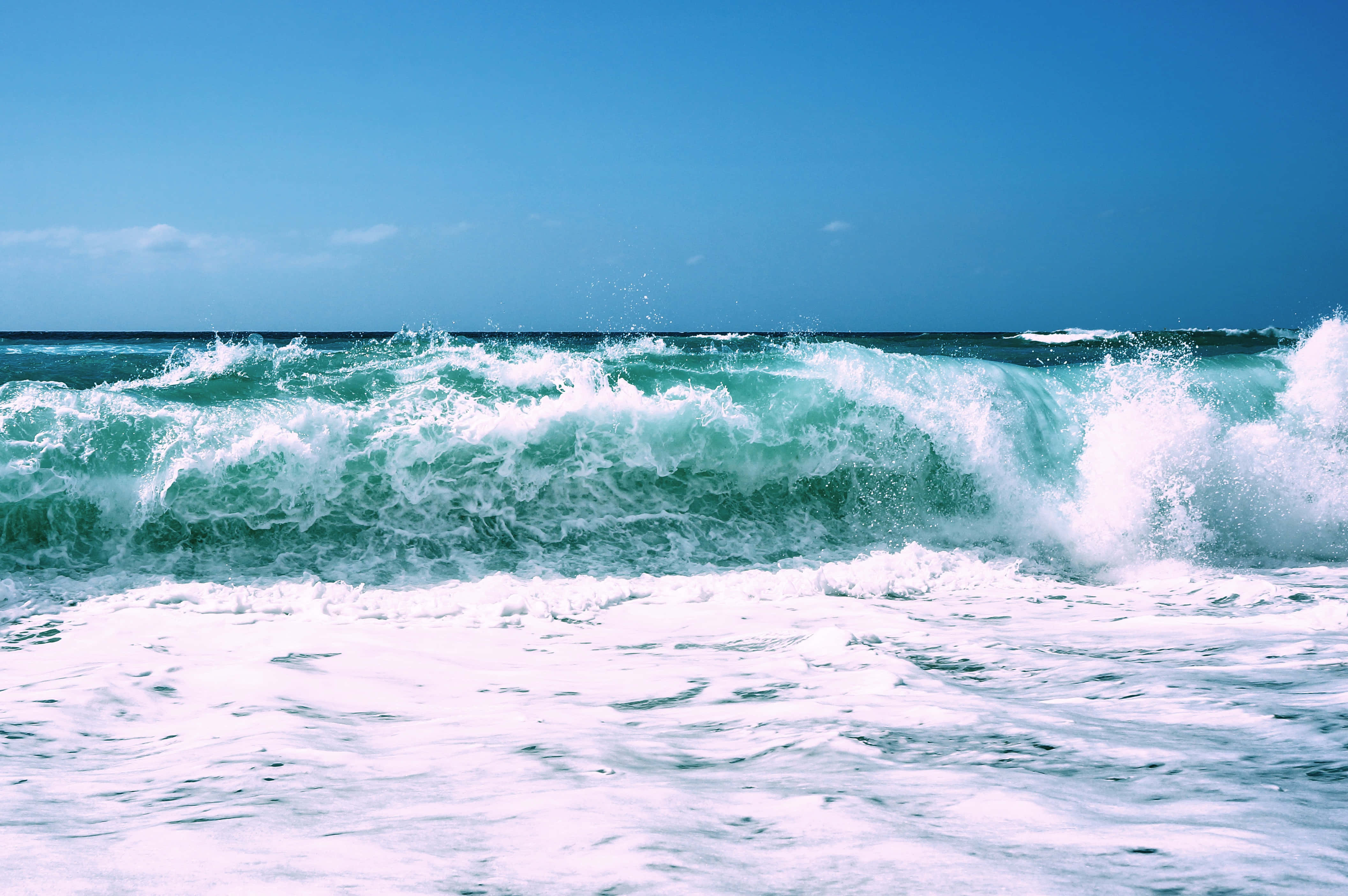 beach waves, turquoise ocean waves, white foam, 4K Desktop Wallpaper