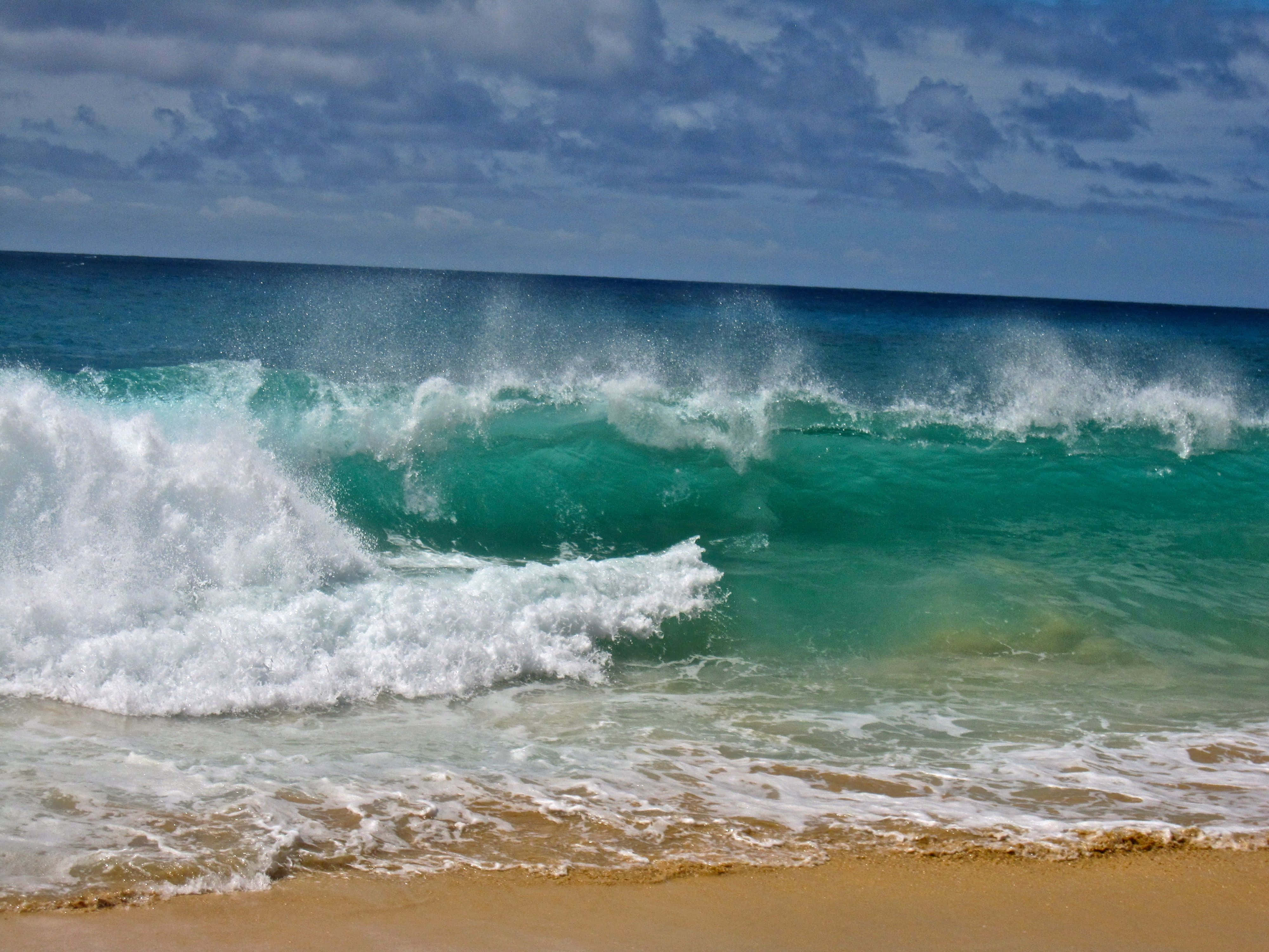 serene beach waves, turquoise waves, golden sandy beach, 4K Desktop Wallpaper