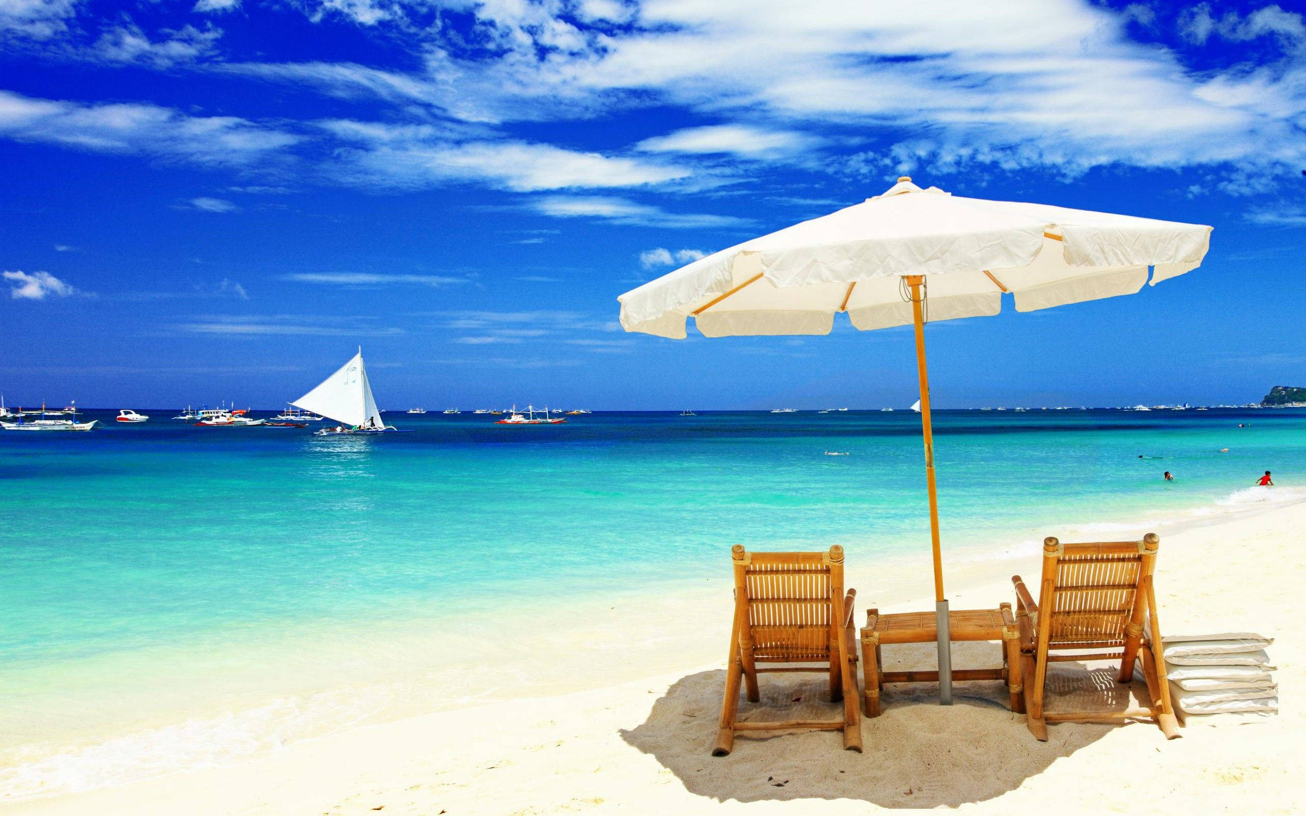 beach, white umbrella, wooden beach chairs, 2K Desktop Wallpaper