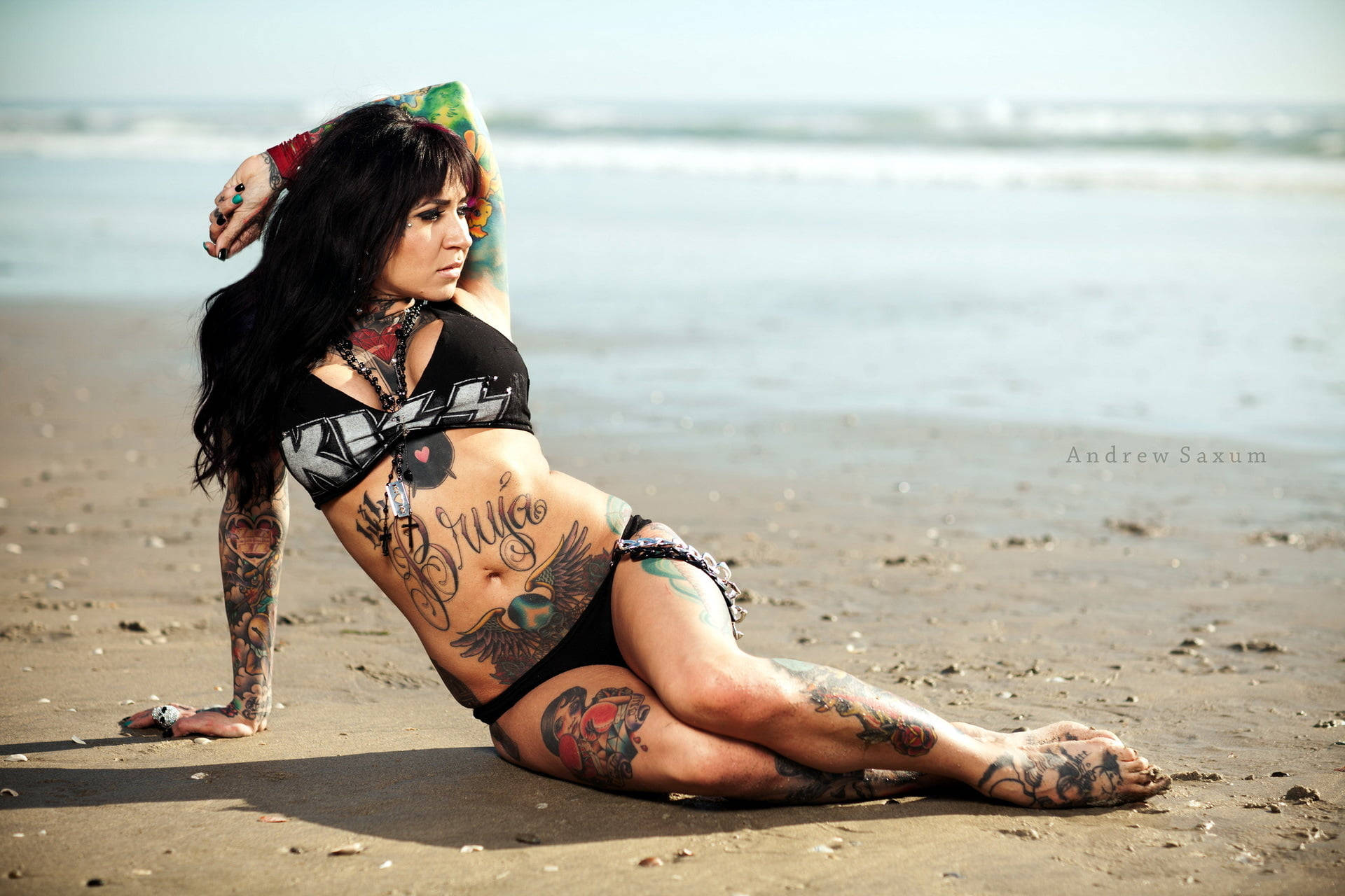 tattooed beach woman bikini, black bikini, sunlit beach, Full HD Desktop Wallpaper