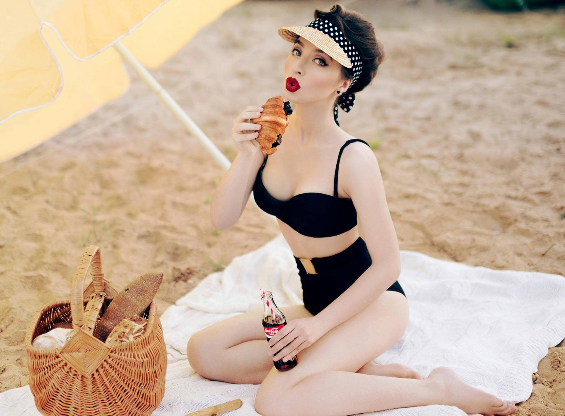 retro beach woman bikini, black swimsuit, polka-dot visor, Full HD Desktop Wallpaper