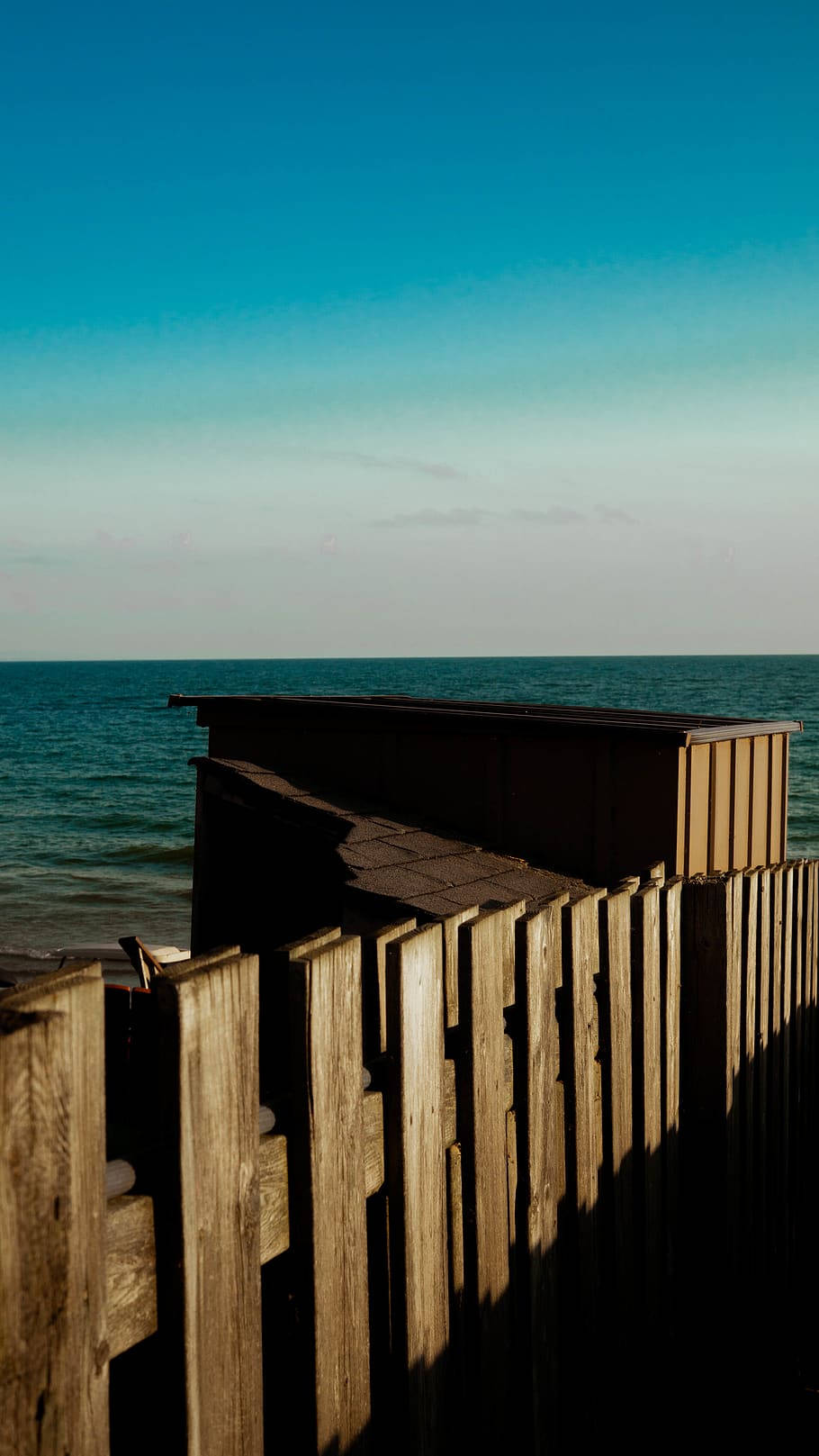 coastal beach fence, weathered wooden fence, calm ocean, HD Phone Wallpaper