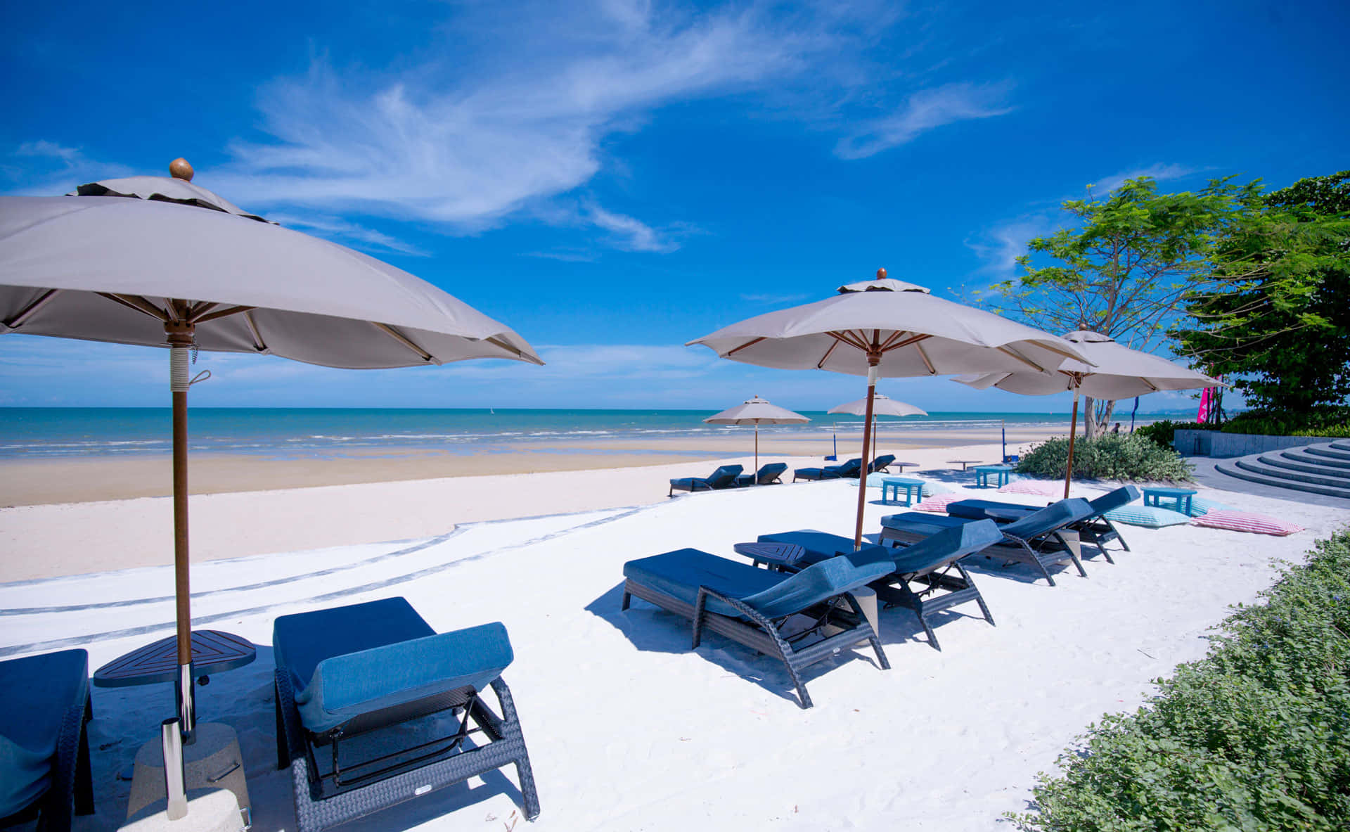 luxurious beach resort, blue lounge chairs, beige umbrellas, Full HD Desktop Wallpaper