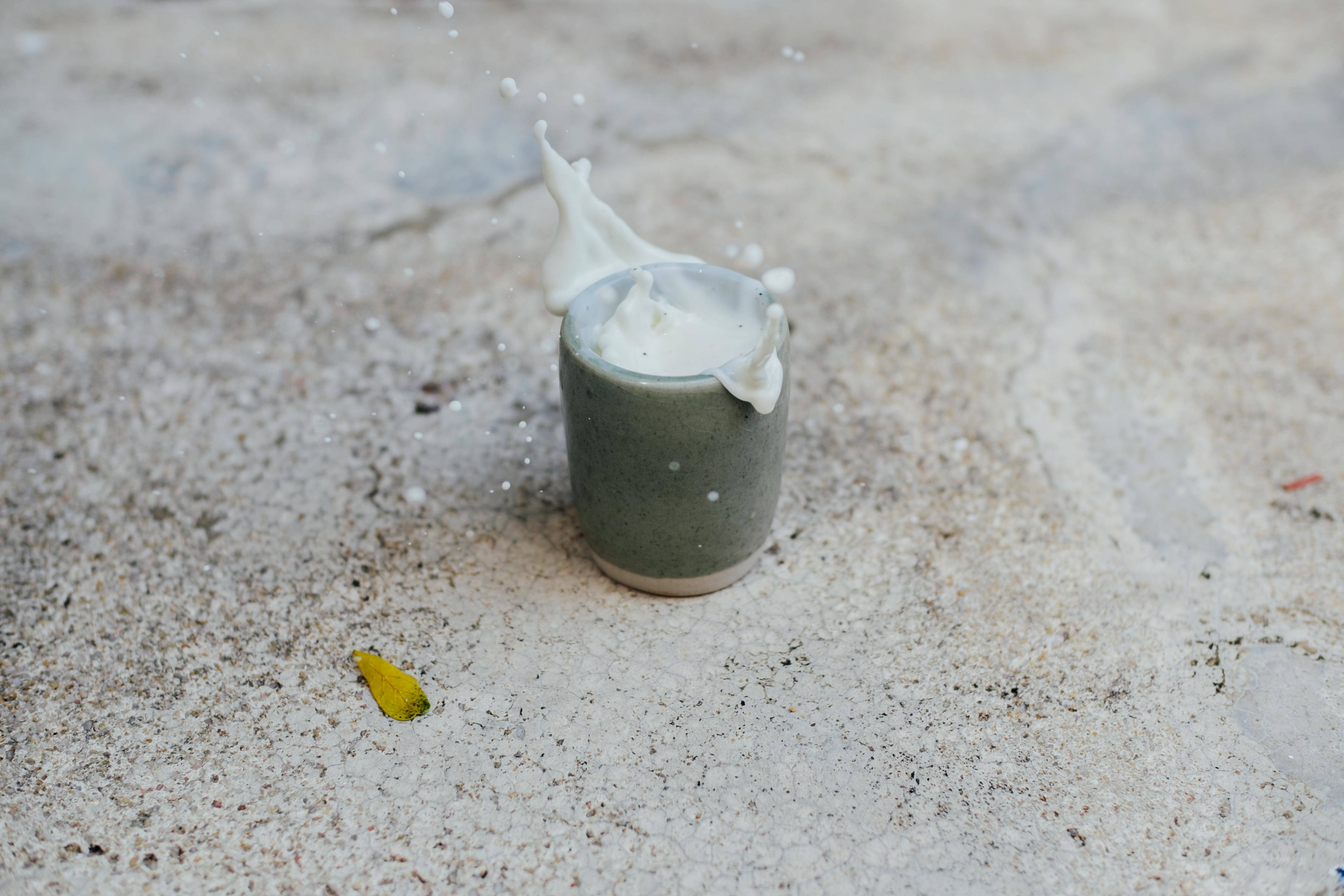 Beaker, milk, sand, 4K Desktop Wallpaper