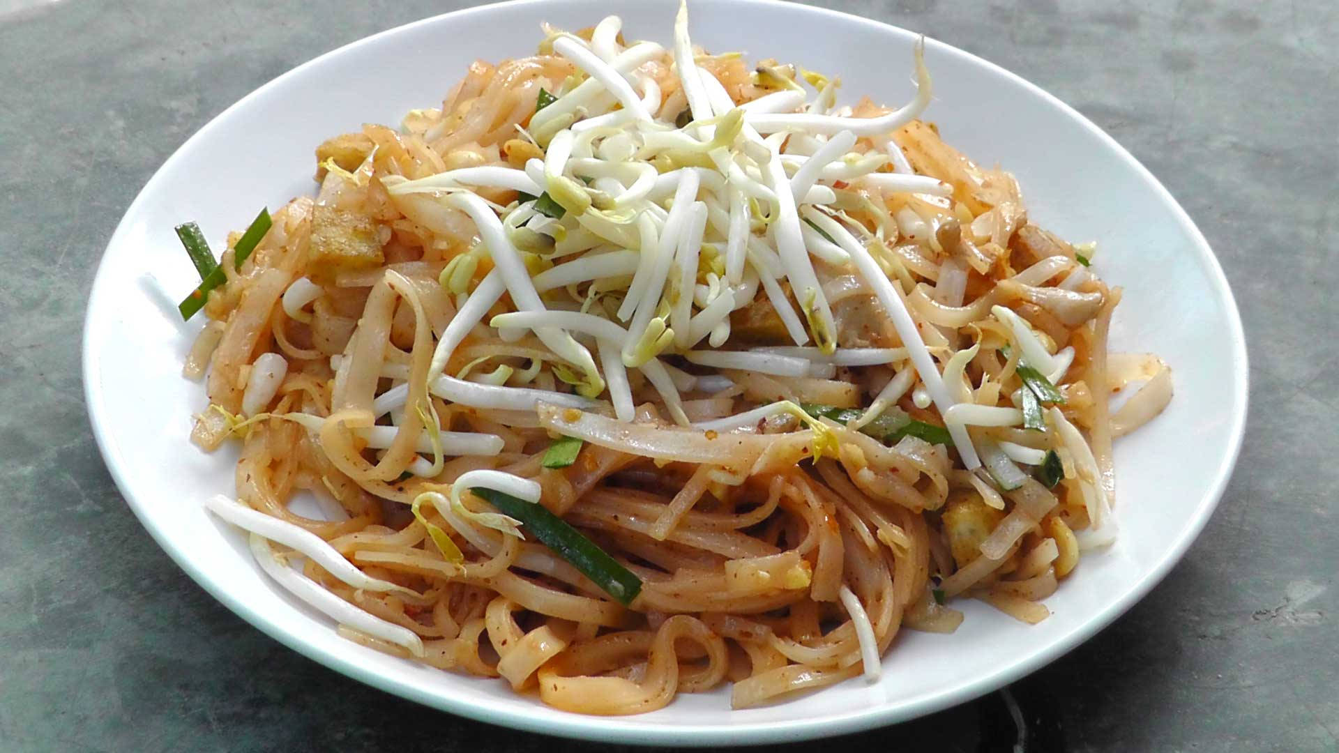 pad thai noodles, white bowl, bean sprouts, Full HD Desktop Wallpaper