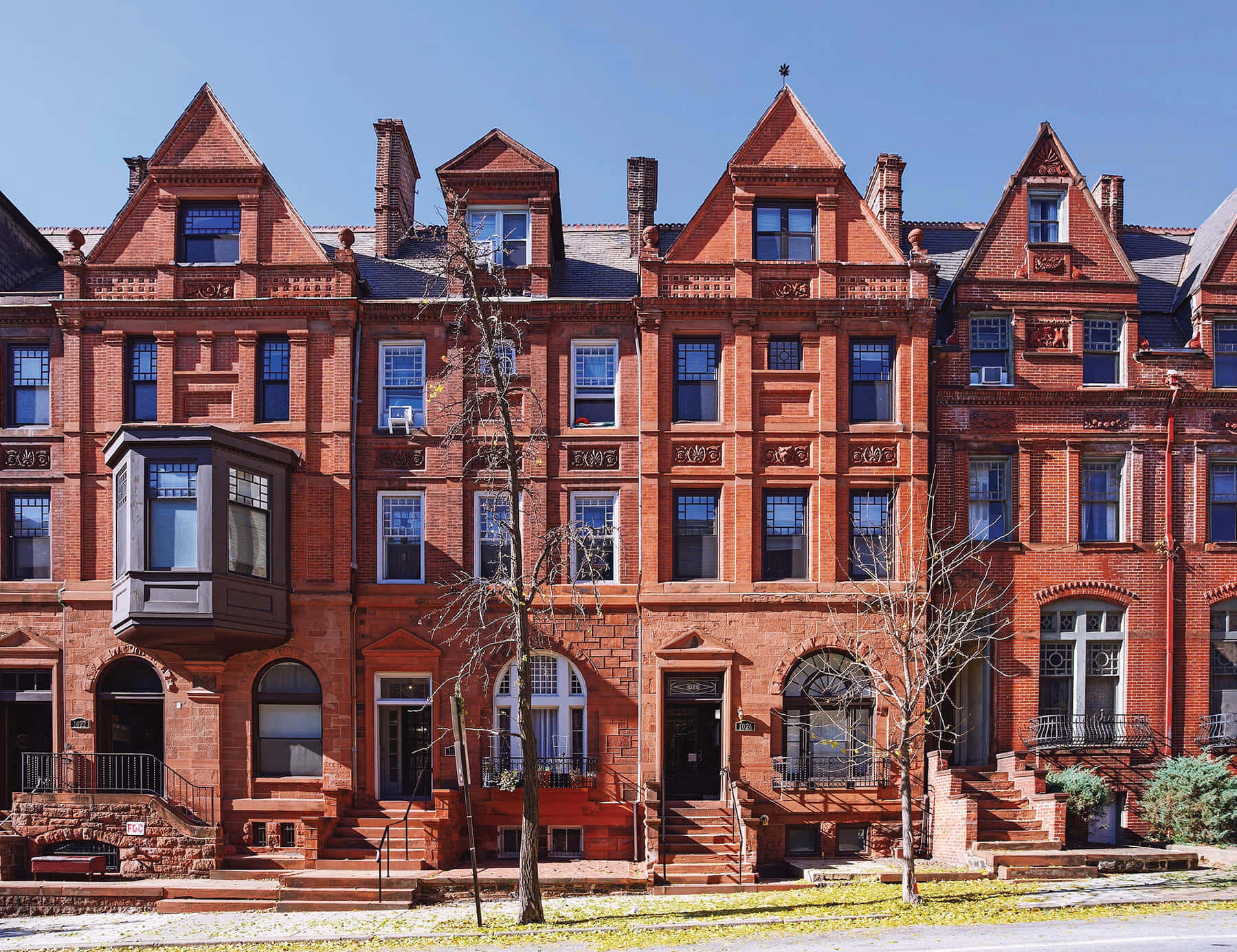 historic red brick townhouses, ornate gables, bay windows, HD Desktop Wallpaper