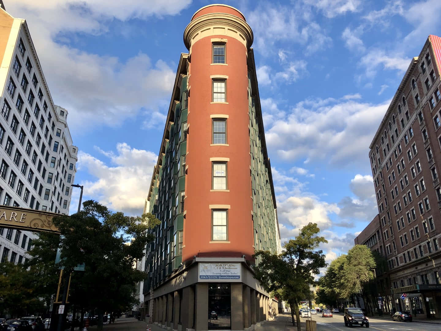 red cylindrical building, city street, bright blue sky, HD Desktop Wallpaper