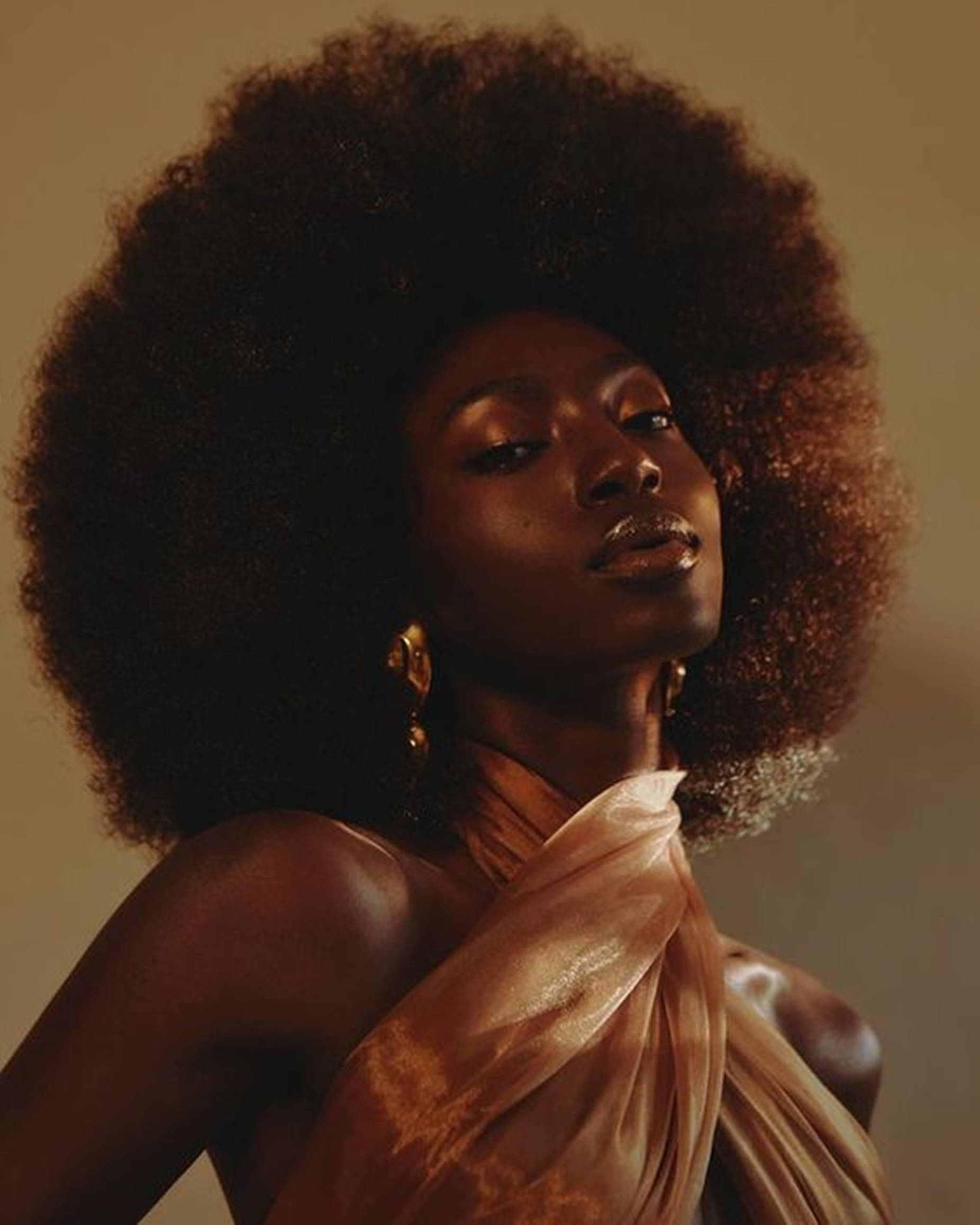 golden aesthetic, voluminous afro hairstyle, warmly lit studio portrait, Full HD Phone Wallpaper