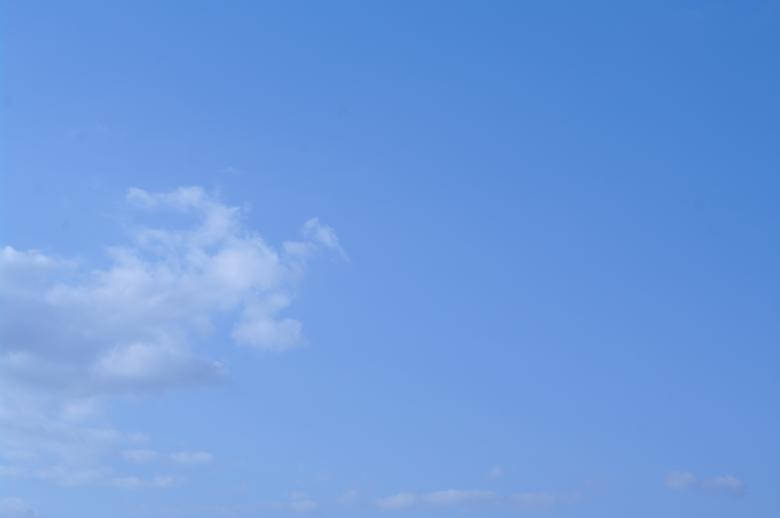 blue sky, clear blue sky, soft white clouds, SD Desktop Wallpaper