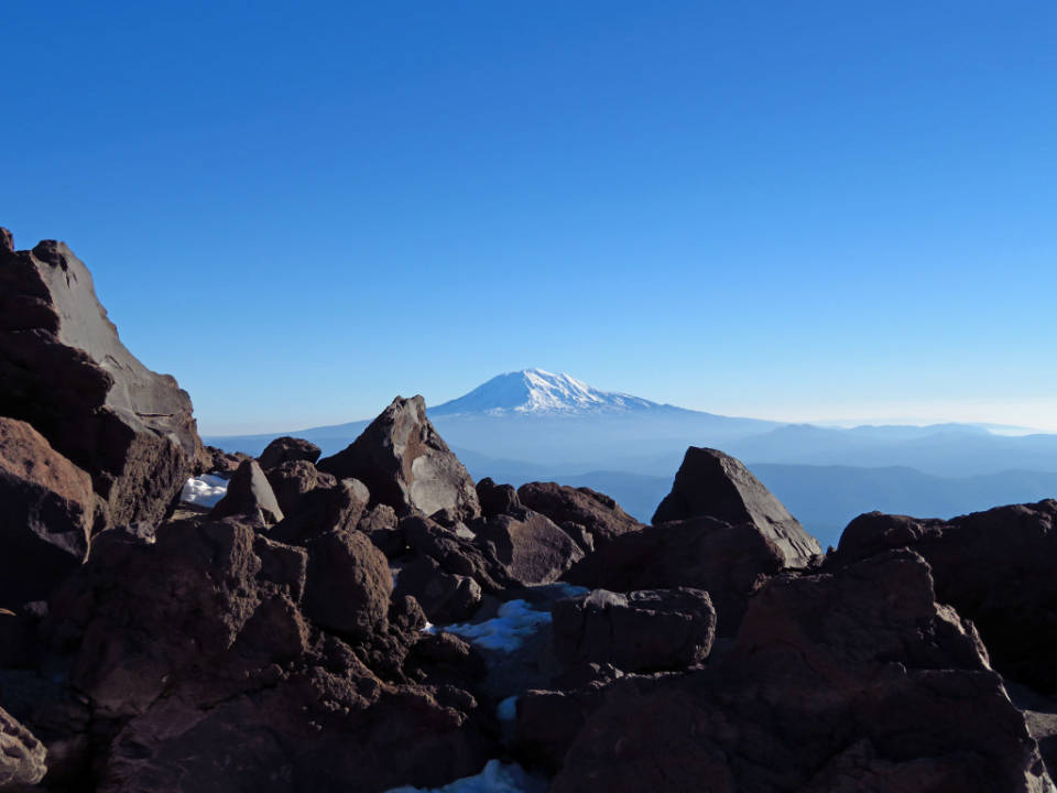 beautiful blue mountain peak, snow-capped mountain, clear blue sky, SD Desktop Wallpaper