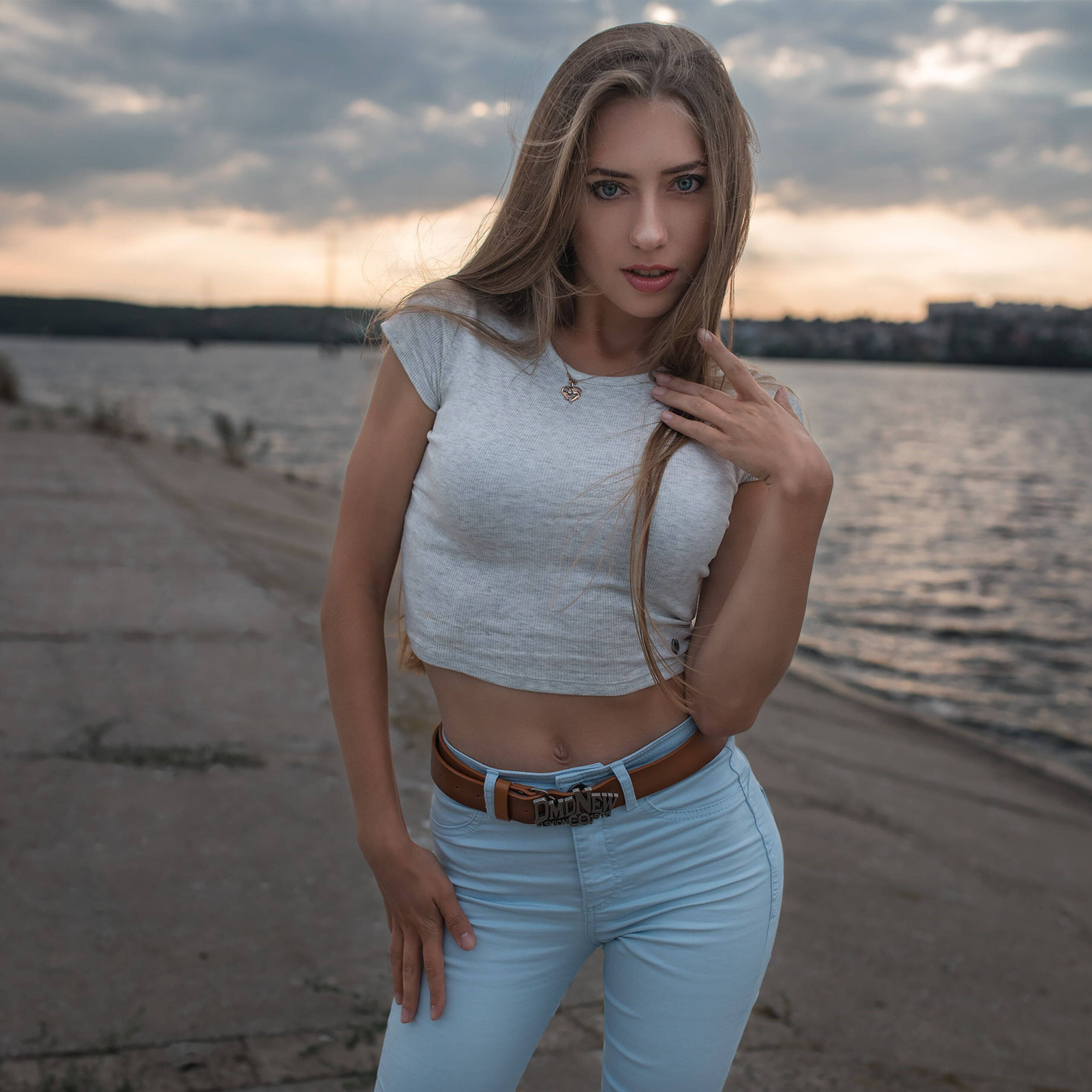 woman, long hair, waterfront, 2K Desktop Wallpaper