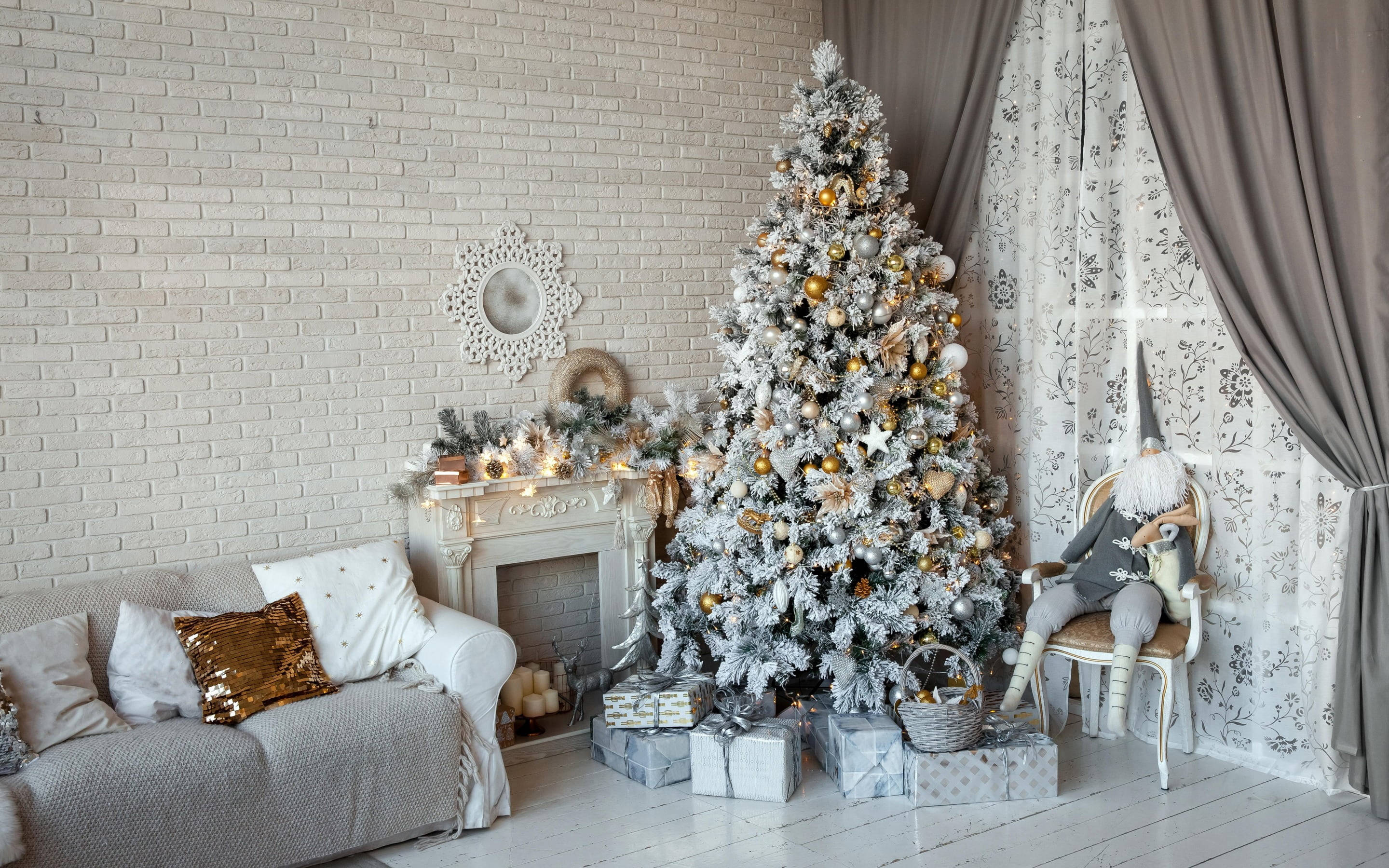 flocked Christmas tree, gold ornaments, presents, 2K Desktop Wallpaper