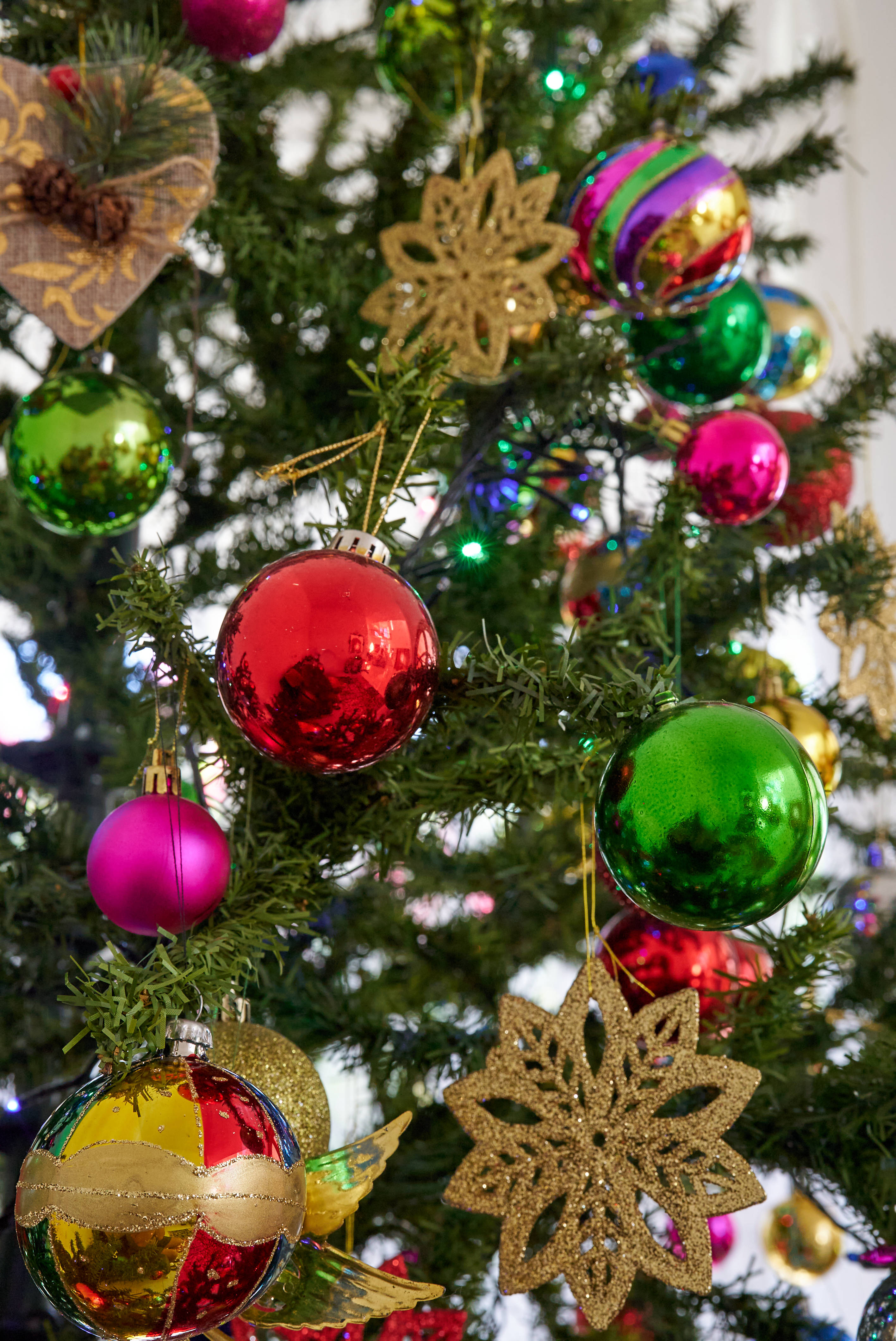Festive Christmas Eve, fireplace, Christmas tree, 4K Phone Wallpaper