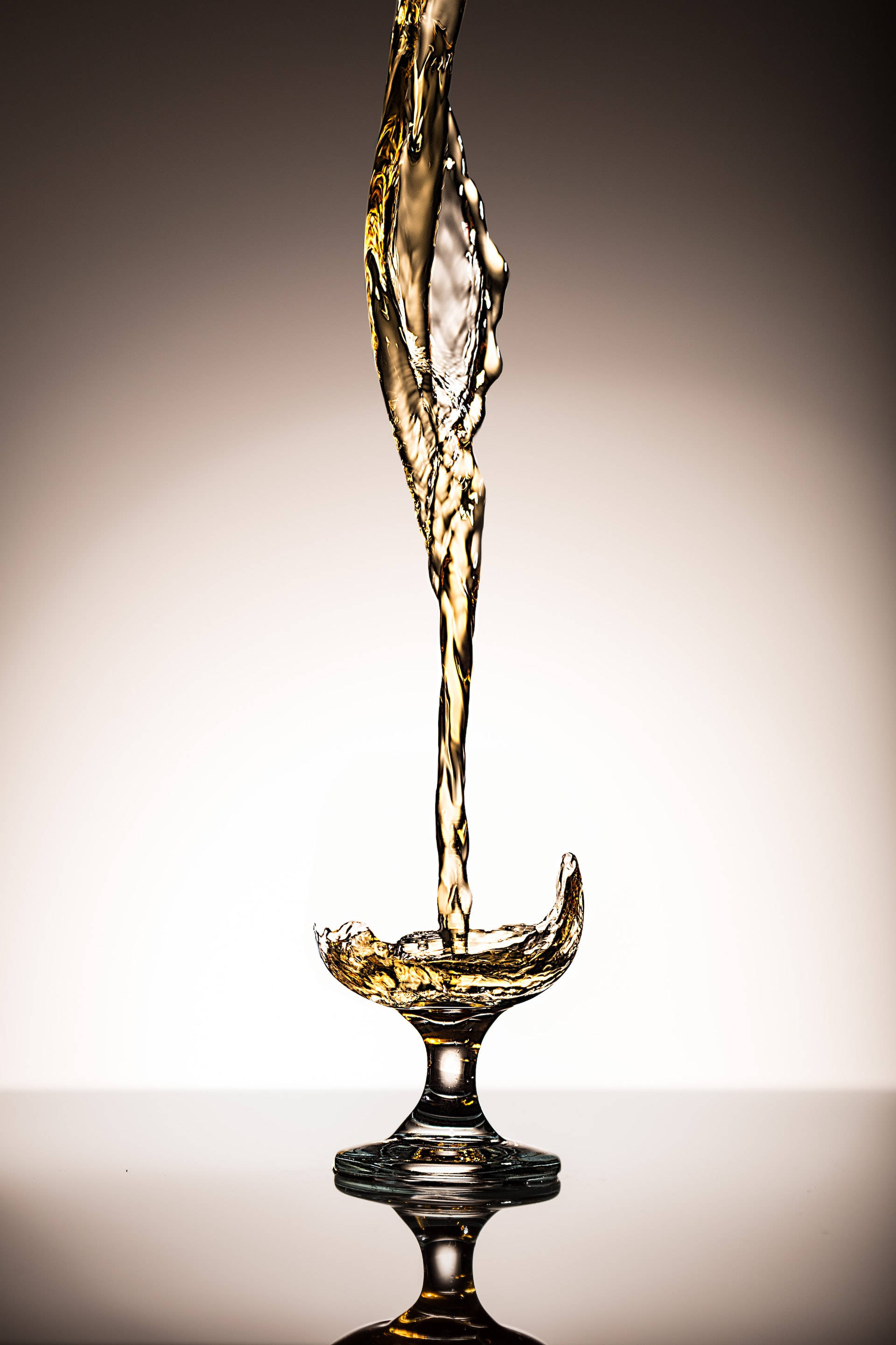 flowing whiskey, drinking glass, stemmed glass, 2K Phone Wallpaper