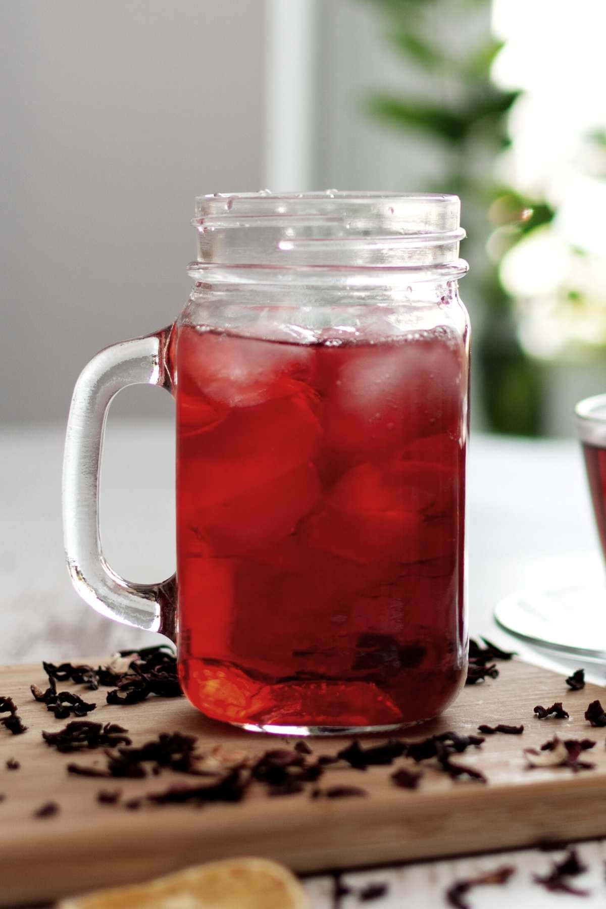 mason jar, vibrant red hibiscus iced tea, ice cubes, HD Phone Wallpaper