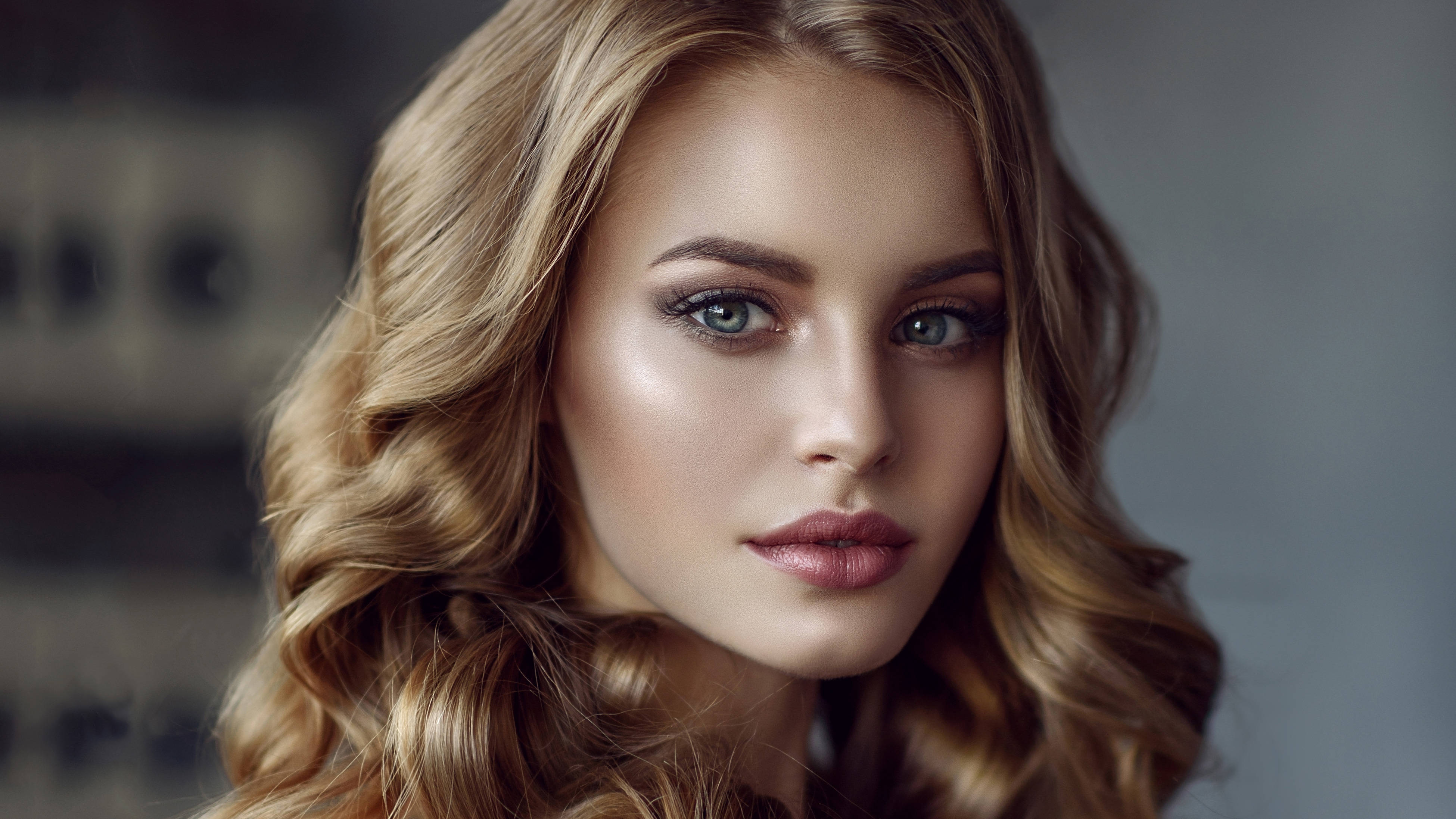 beautiful face, blonde curly hair, wavy blonde hair, 4K Desktop Wallpaper