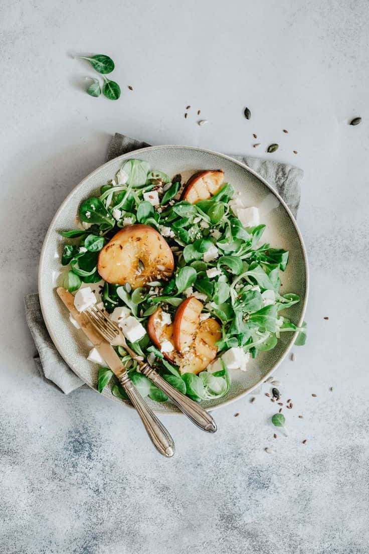 minimalist food, fresh green salad, roasted peach slices, SD Phone Wallpaper