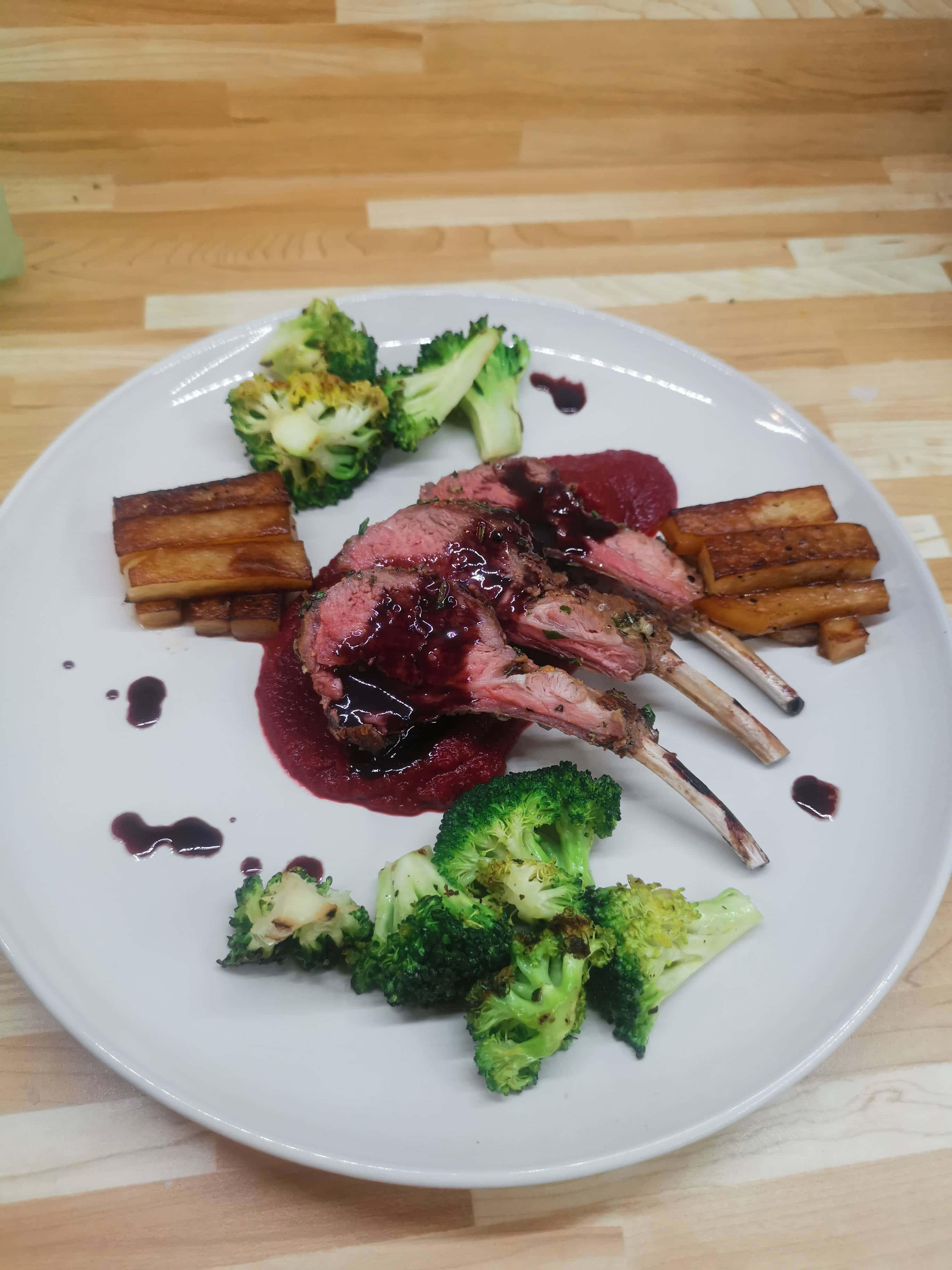 rack of lamb, herb crust, red wine jus, 2K Phone Wallpaper