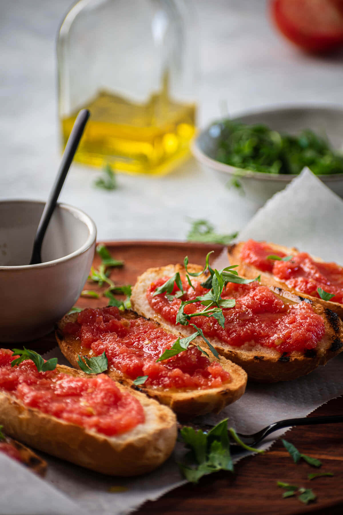 grilled bread slices, vibrant tomato sauce, fresh basil leaves, HD Phone Wallpaper