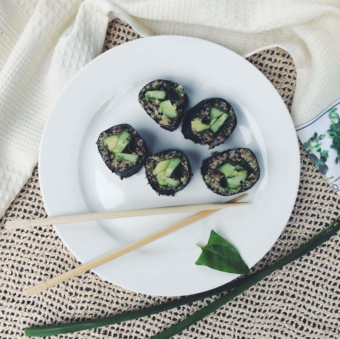 black rice sushi rolls, avocado, quinoa, SD Desktop Wallpaper