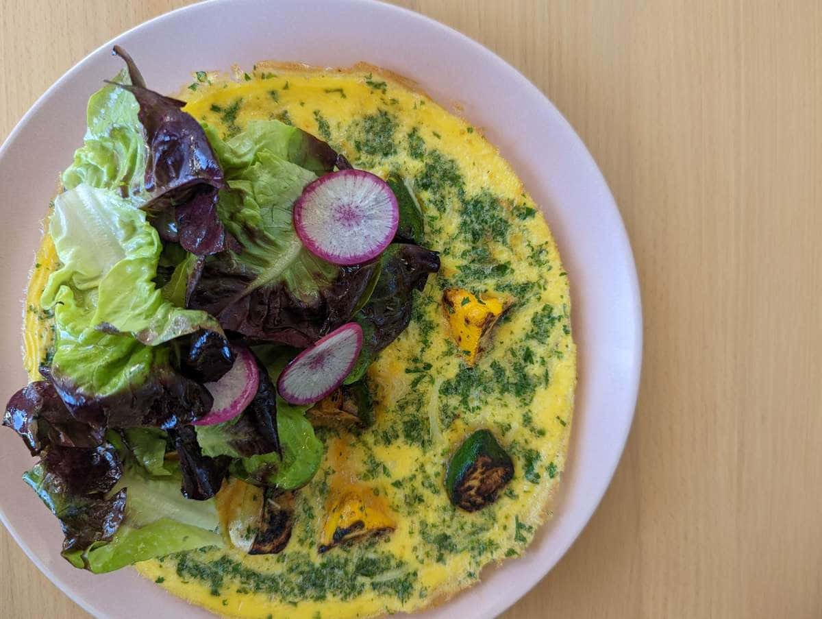 golden omelette, fresh greens, radish slices, SD Desktop Wallpaper