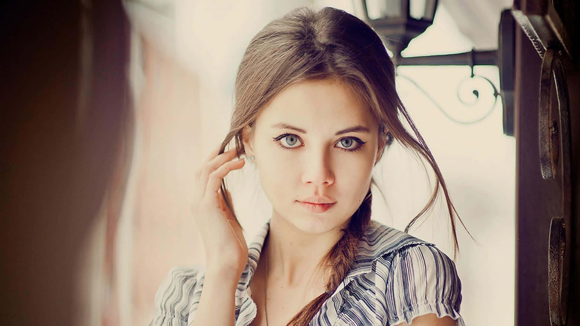 pretty teen girl, striking blue eyes, braided hair, Full HD Desktop Wallpaper