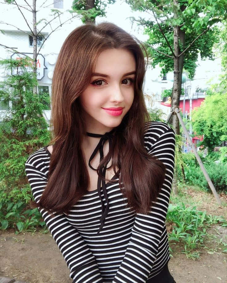 striped top, black and white, long brown hair, SD Phone Wallpaper