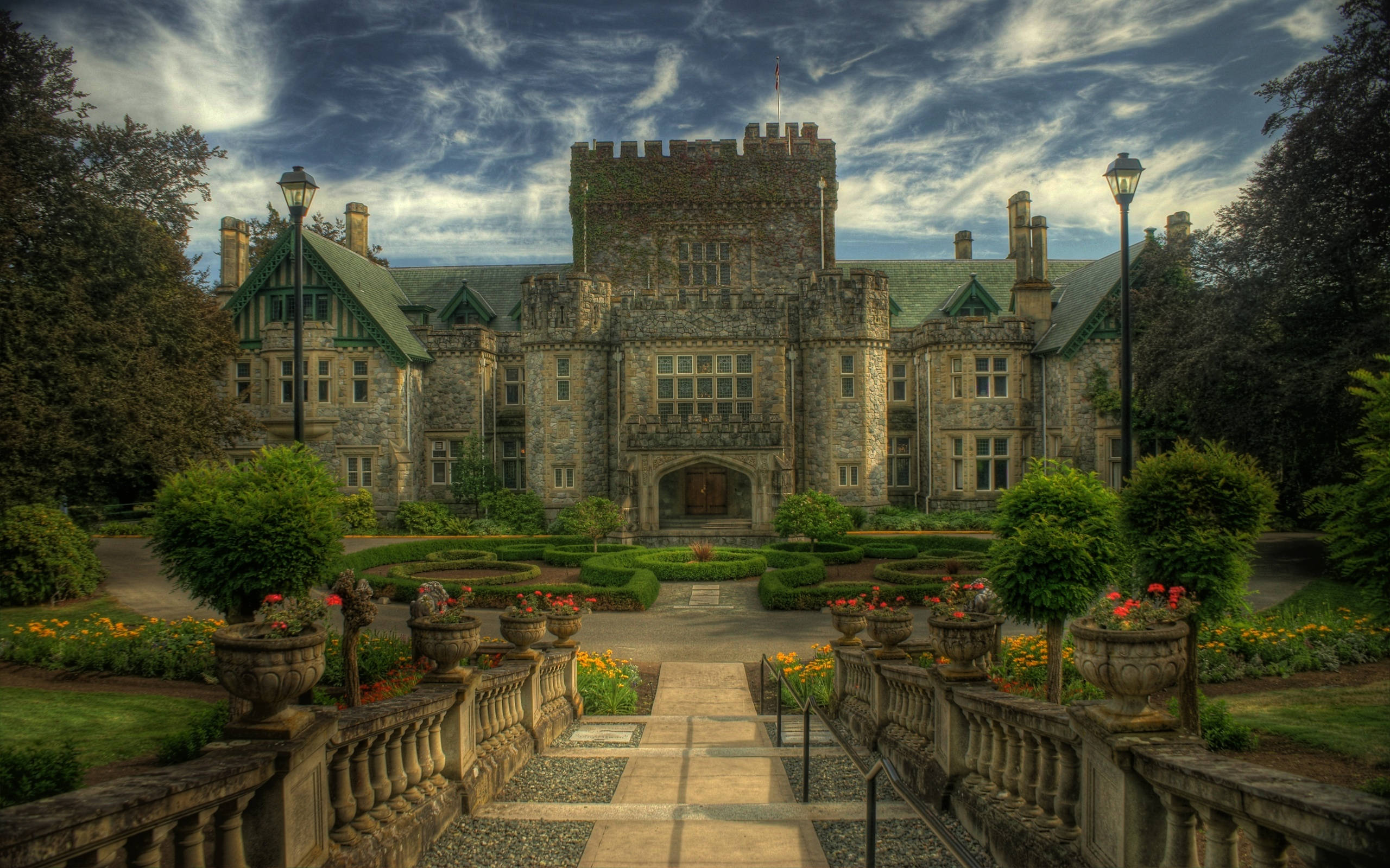 mansion, stone castle, manicured gardens, 2K Desktop Wallpaper