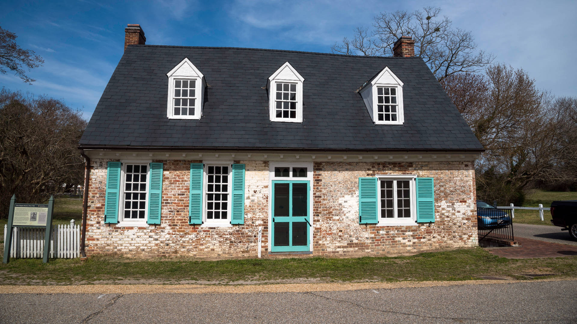 brick house, teal shutters, dark roof, Full HD Desktop Wallpaper