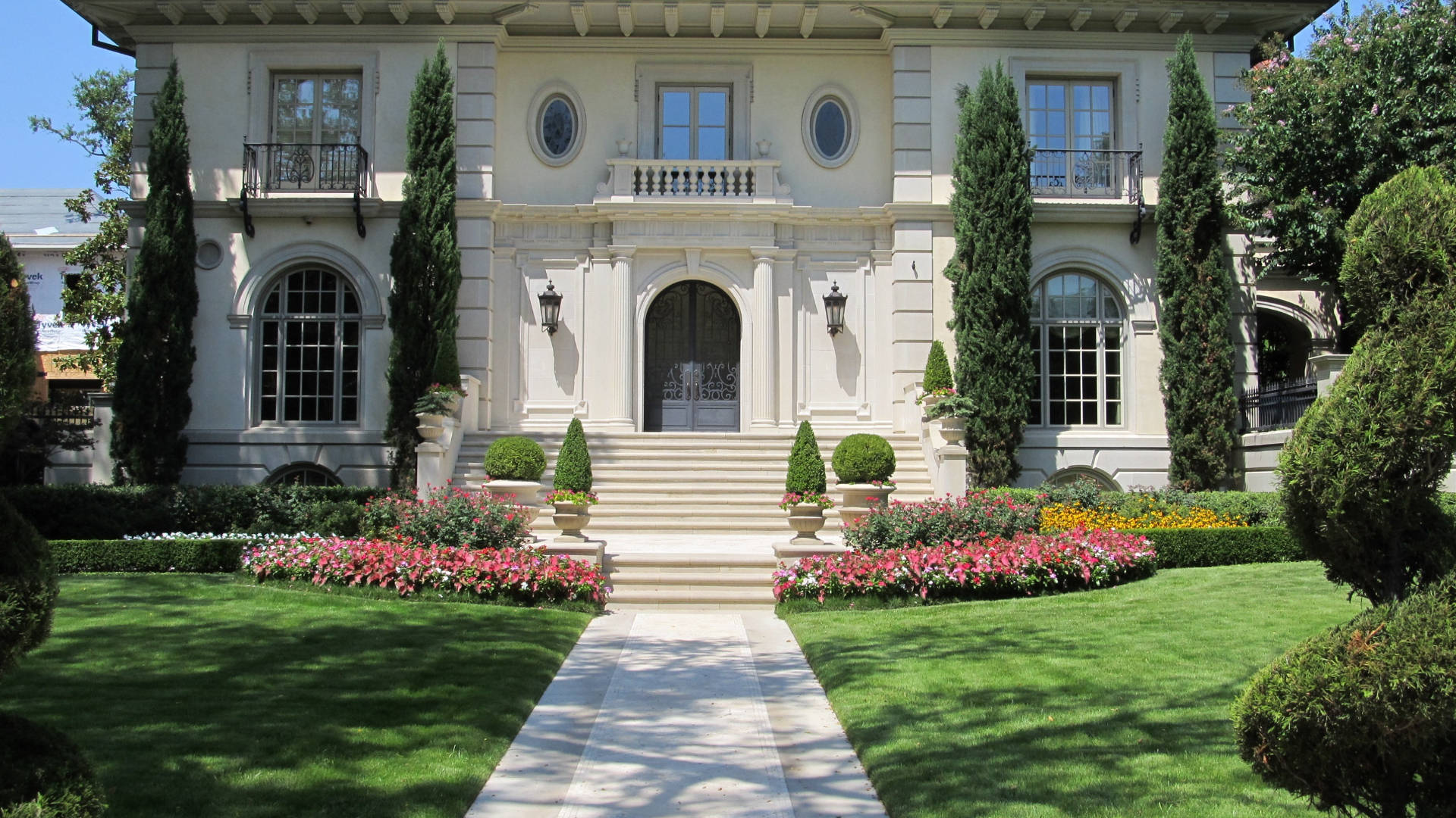 white mansion, arched windows, stone staircase, Full HD Desktop Wallpaper