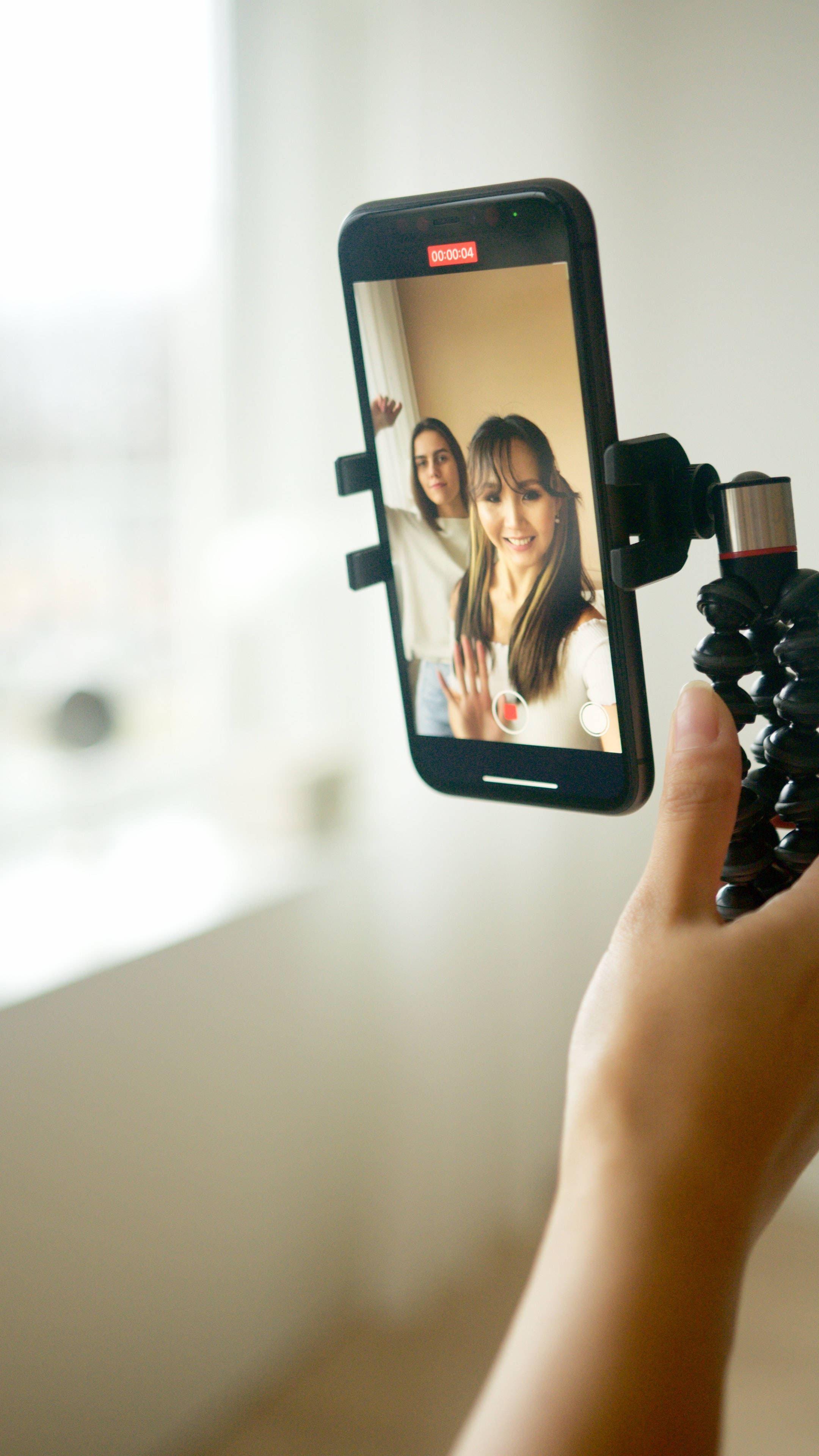 iPhone, flexible tripod, video call, 4K Phone Wallpaper