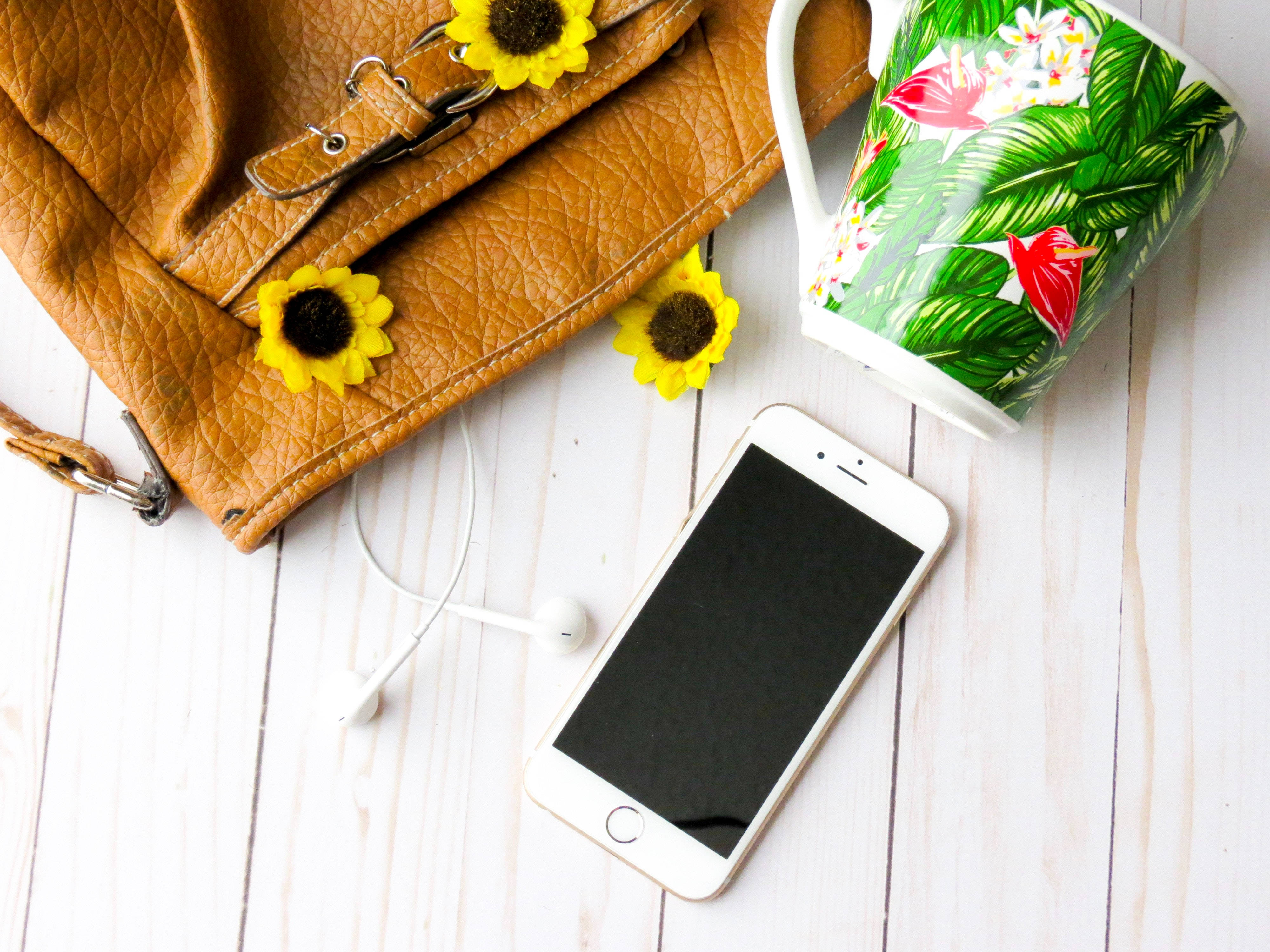 tan leather bag, tropical mug, phone, 4K Desktop Wallpaper