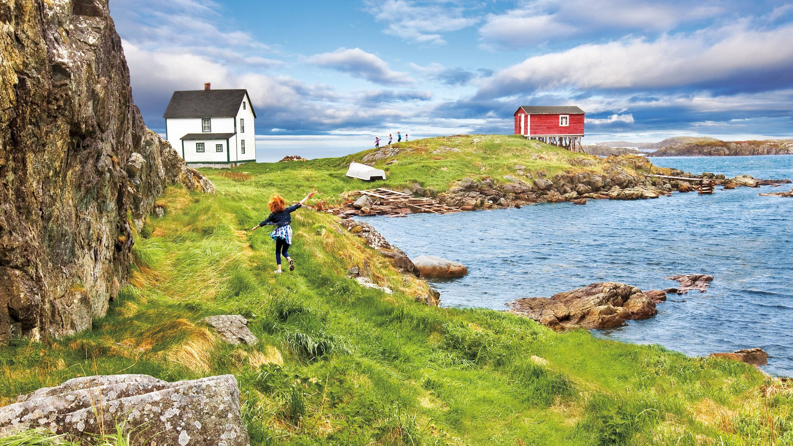 red house, tip of Newfoundland, grassy coastal cliffside, 2K Desktop Wallpaper