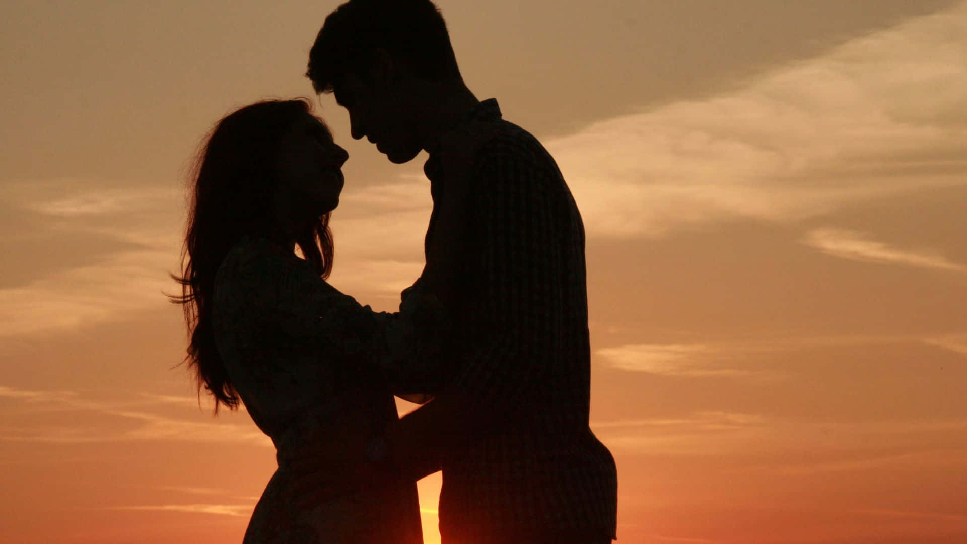 beautiful love, couple embracing, warm sunset sky, Full HD Desktop Wallpaper