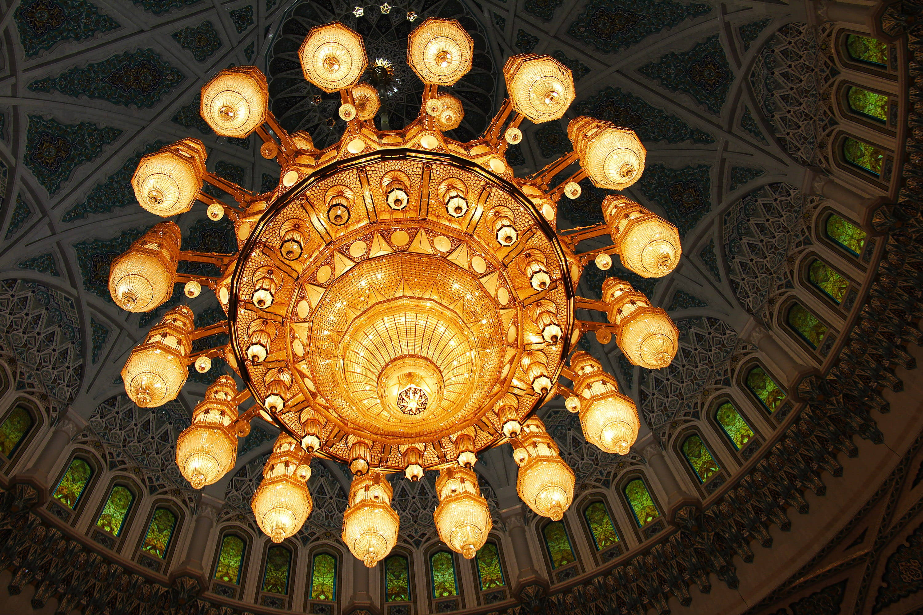 beautiful mosque chandelier, golden chandelier, ornate domed ceiling, 2K Desktop Wallpaper
