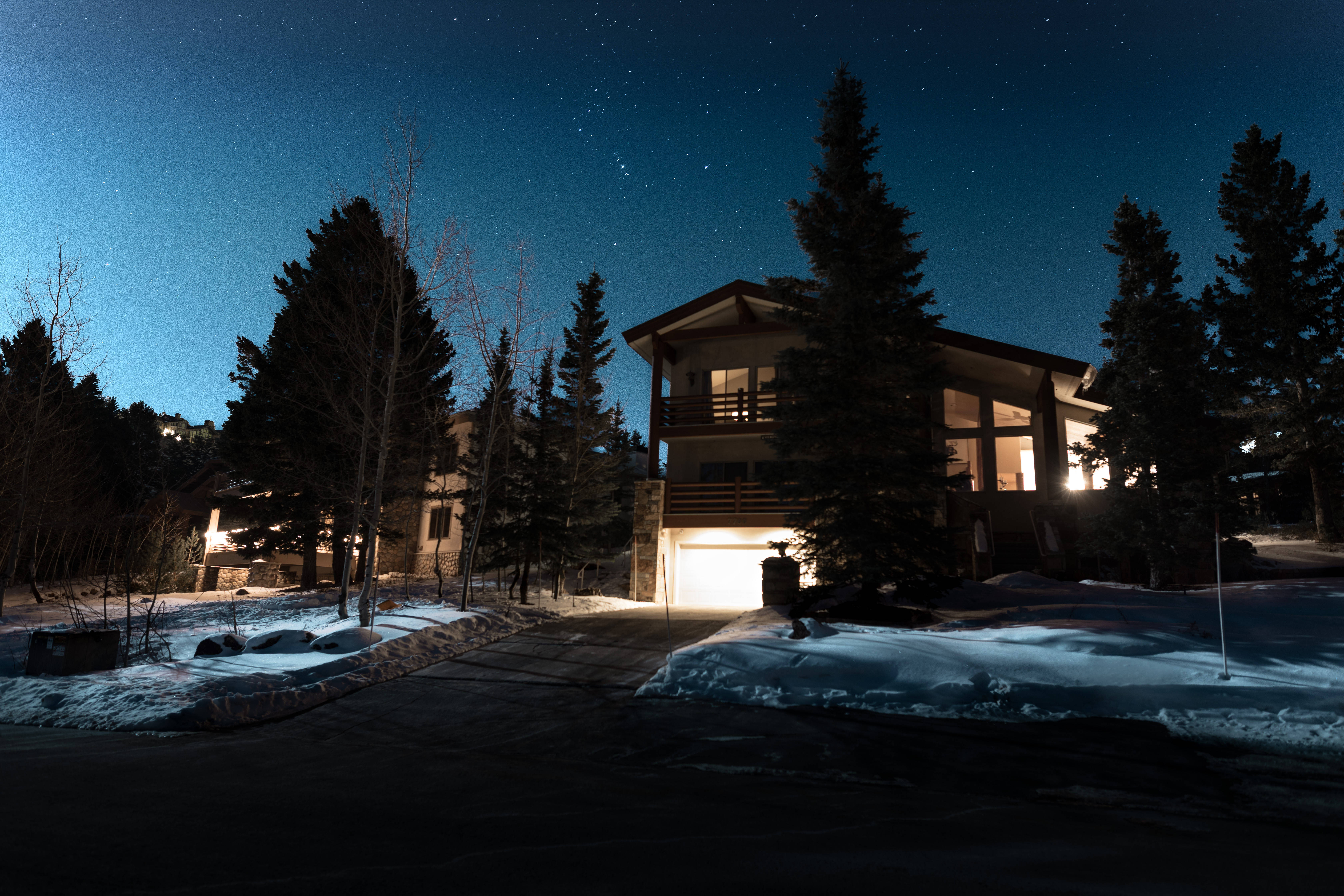 winter cabin, starry winter night sky, snow-dusted evergreen trees, 5K Desktop Wallpaper