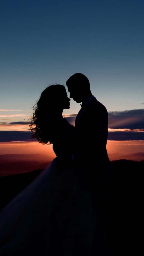 starry night, silhouetted couple, mountain, SD Phone Wallpaper