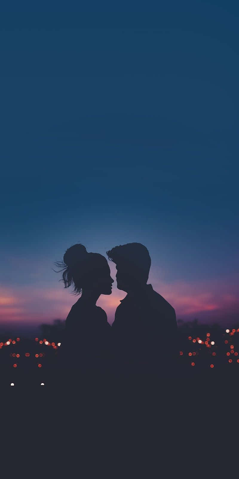 twilight sky, city lights, silhouetted couple, HD Phone Wallpaper