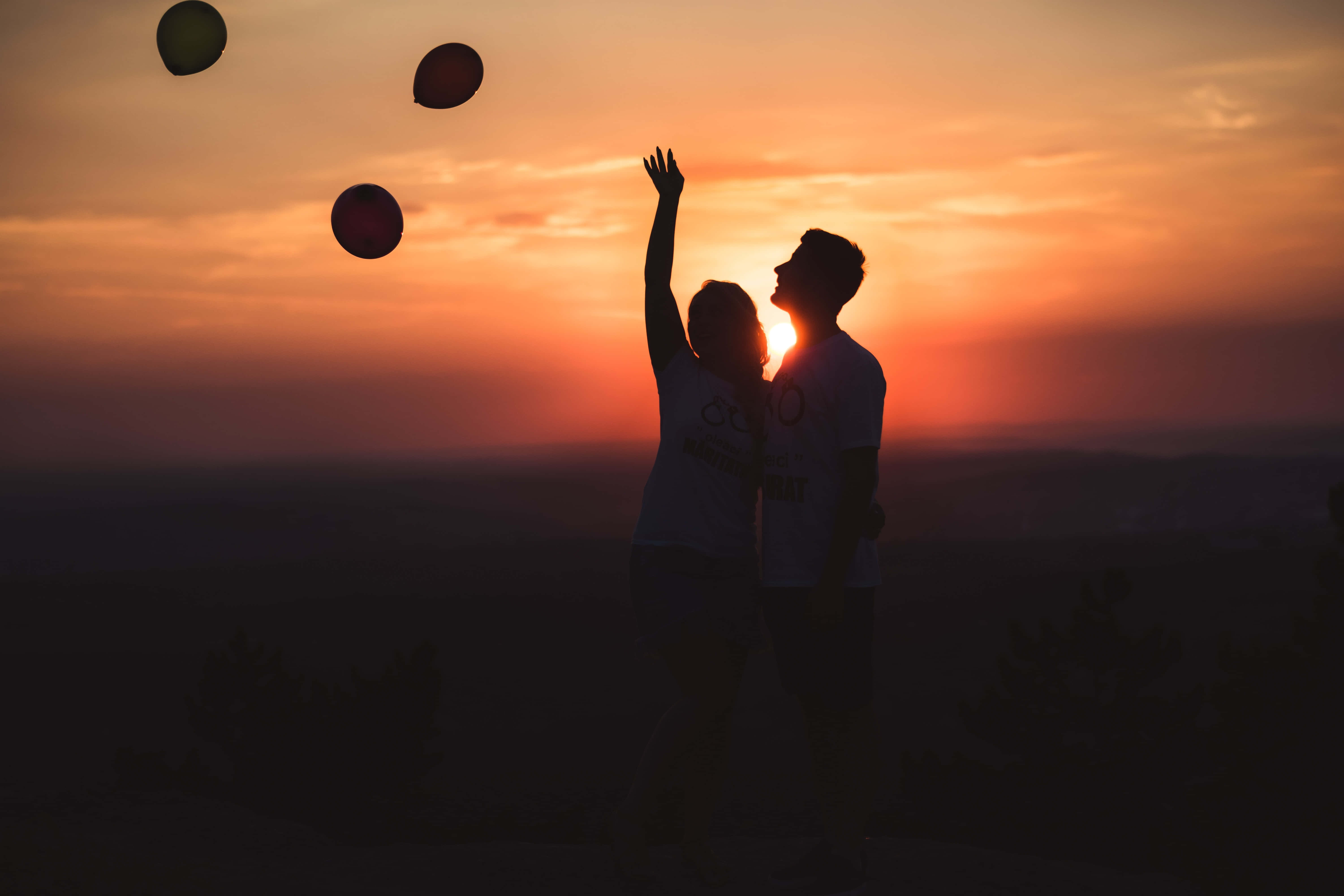 vibrant orange sunset, hazy horizon, couple silhouetted, 5K Desktop Wallpaper