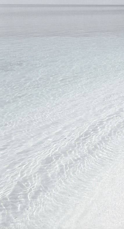 Clear Water Aesthetic, shallow clear water, white sandy bottom, SD Phone Wallpaper