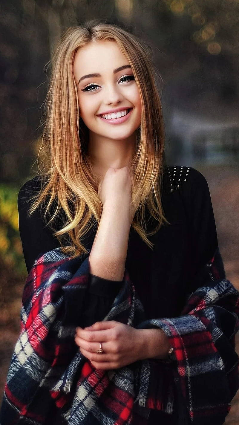 black longsleeve, beautiful teenage girl, blonde hair, HD Phone Wallpaper