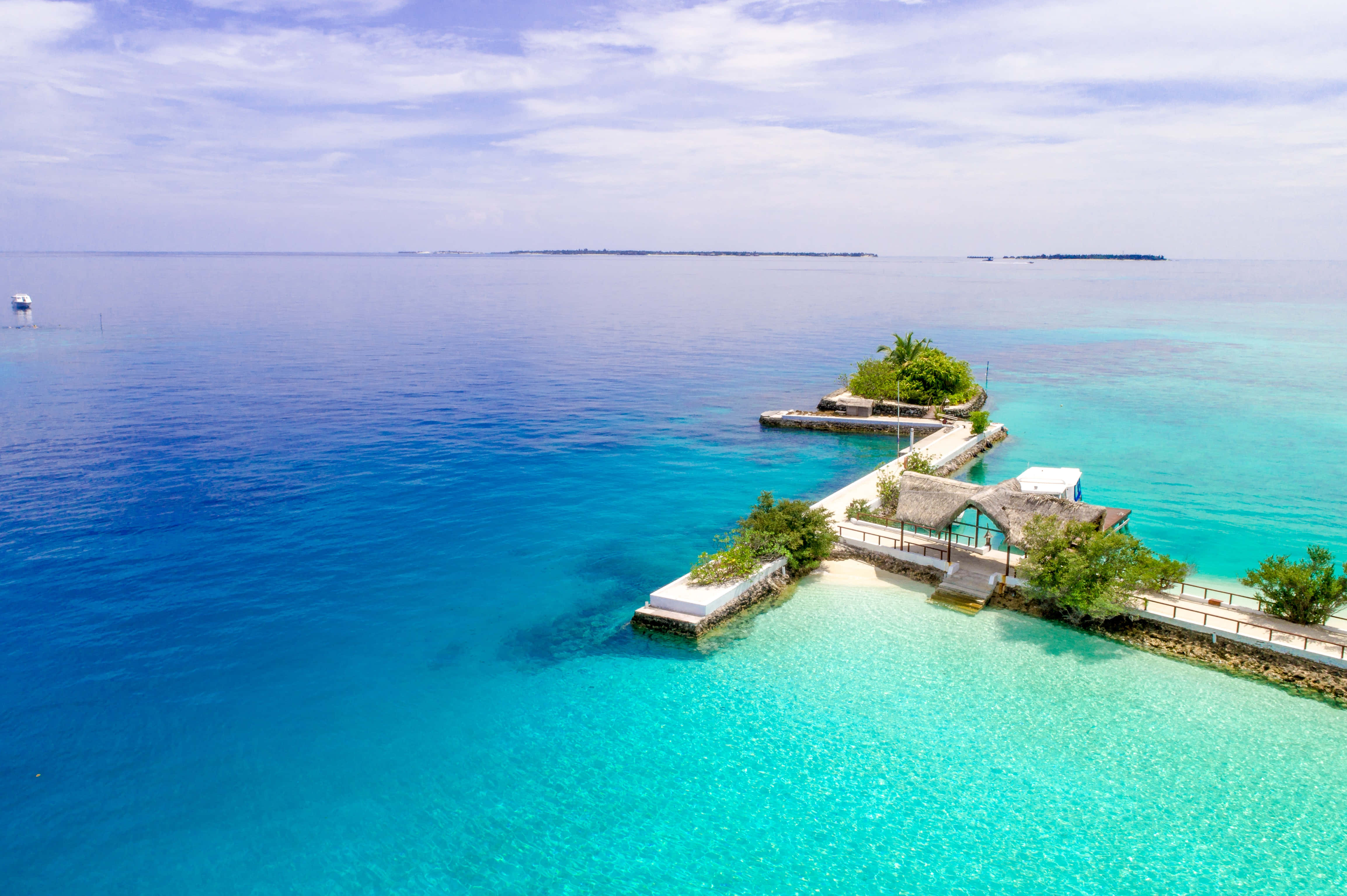 tropical island resort, turquoise waters, lush greenery, 4K Desktop Wallpaper