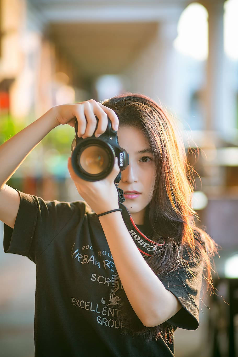 Canon DSLR, long hair, sunlit urban alleyway, HD Phone Wallpaper