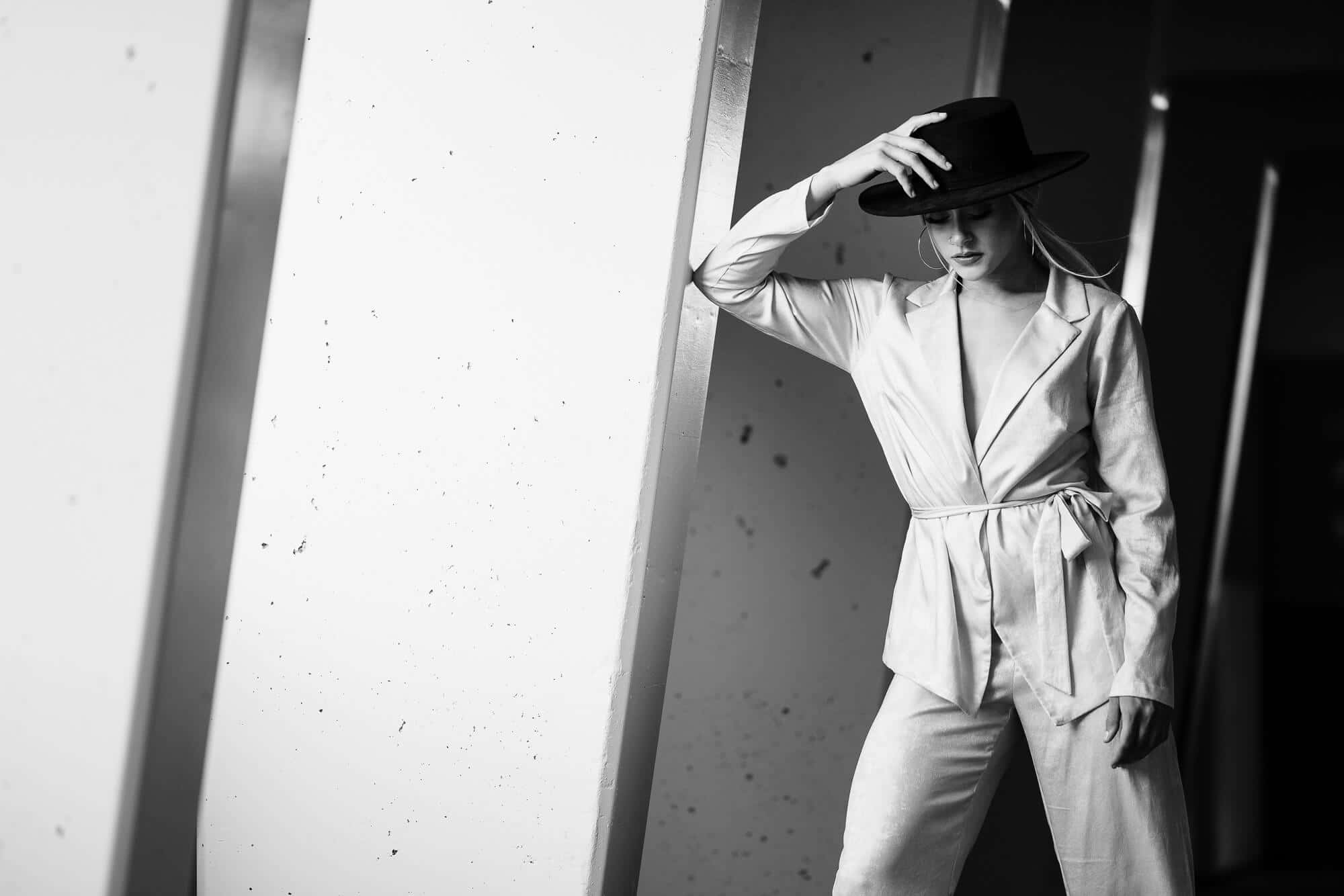 black and white urban setting, wide-brimmed hat, light suit, Full HD Desktop Wallpaper