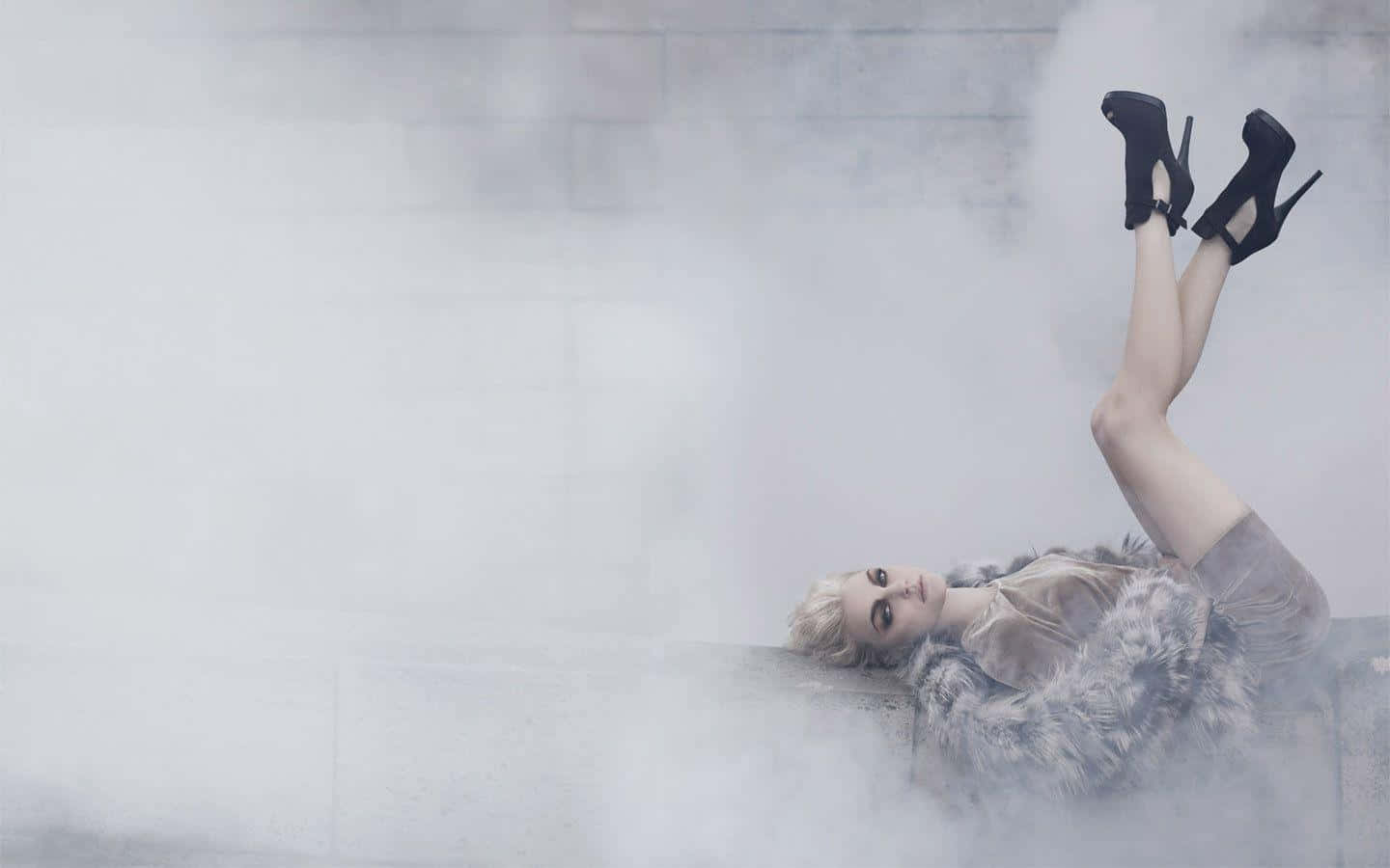 black heels, stone ledge, mist, HD Desktop Wallpaper