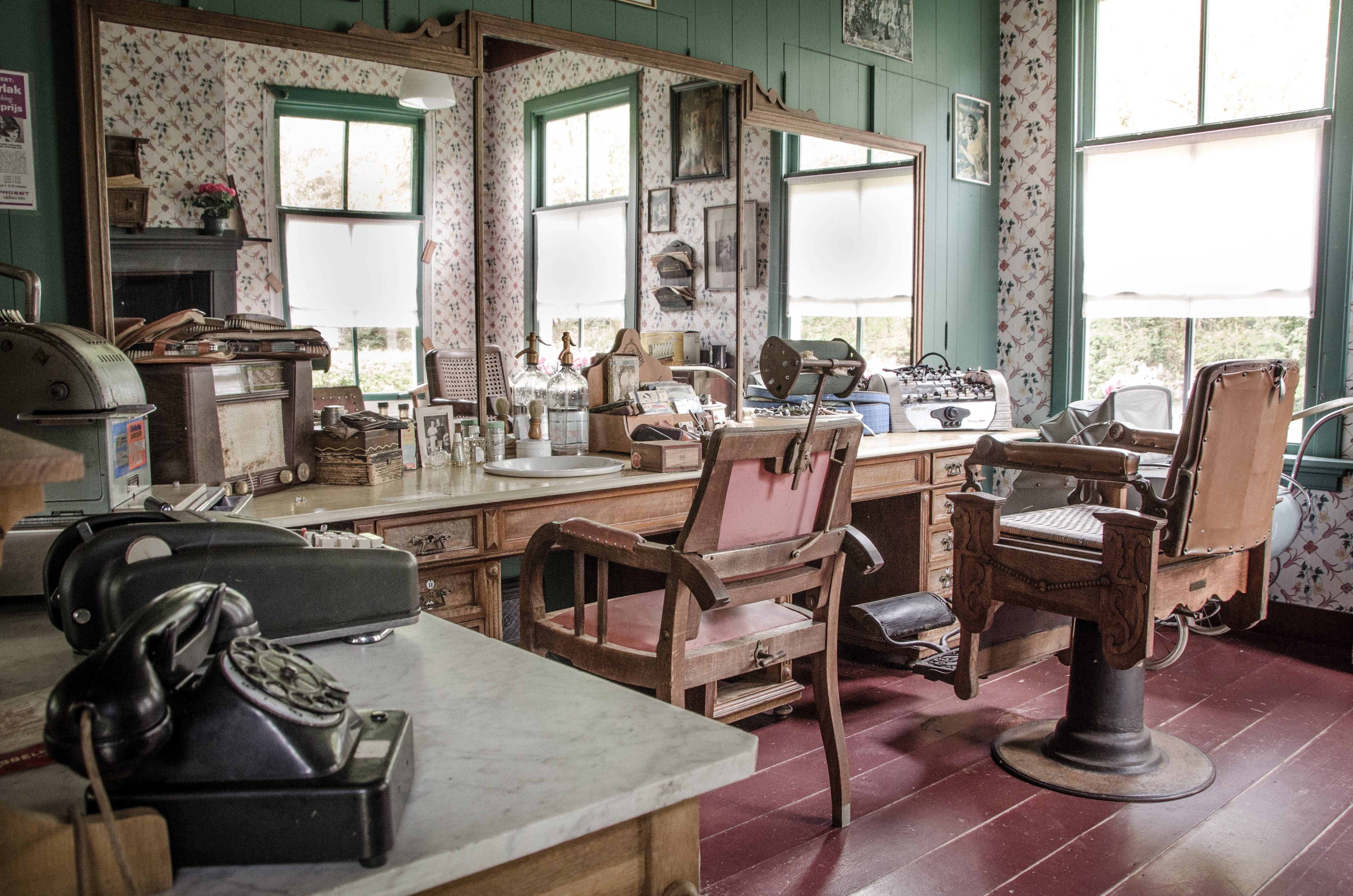 vintage studio hair salon, wooden chairs, mirrors, 4K Desktop Wallpaper