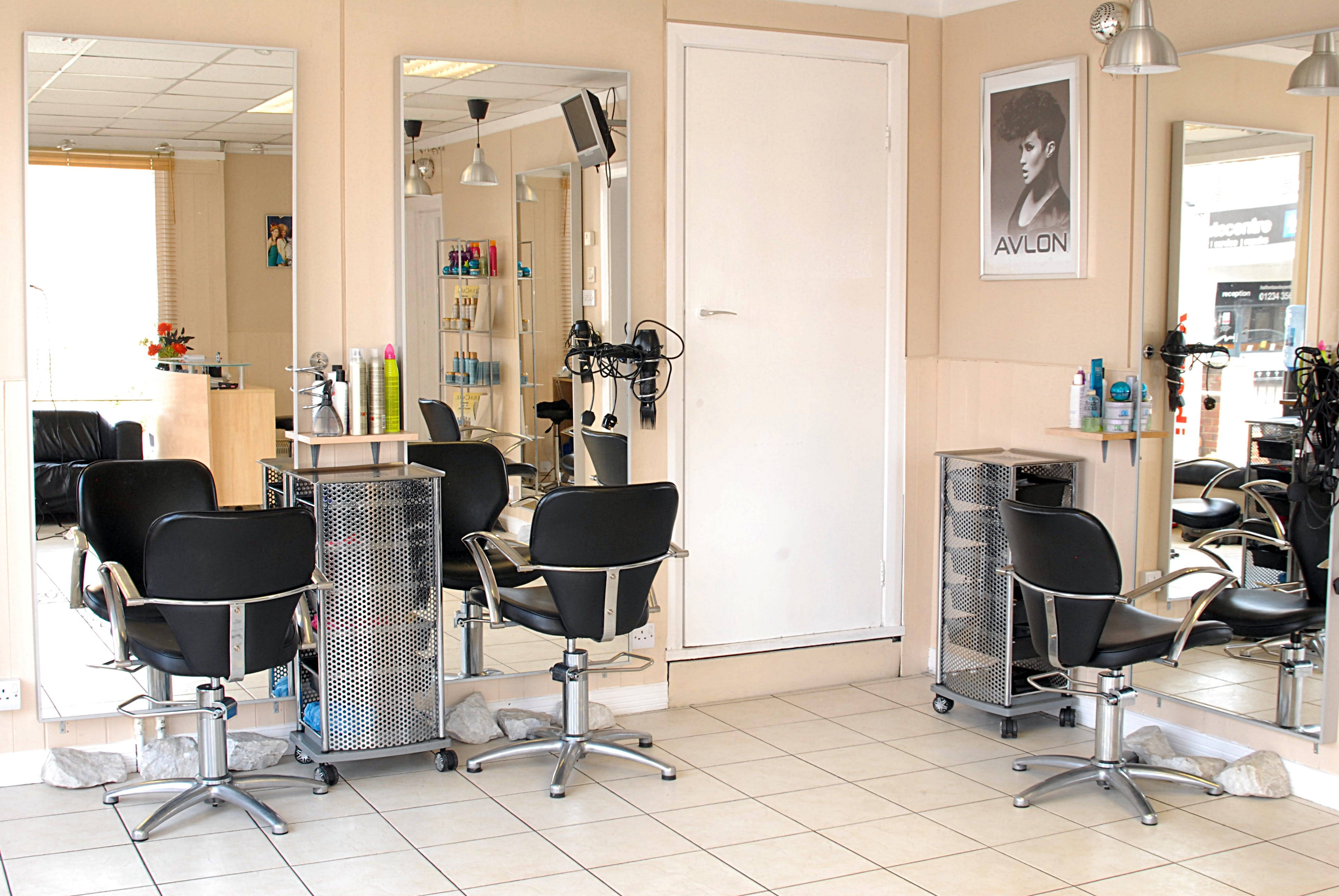 black rolling arm chair, modern hair salon, silver carts, 4K Desktop Wallpaper