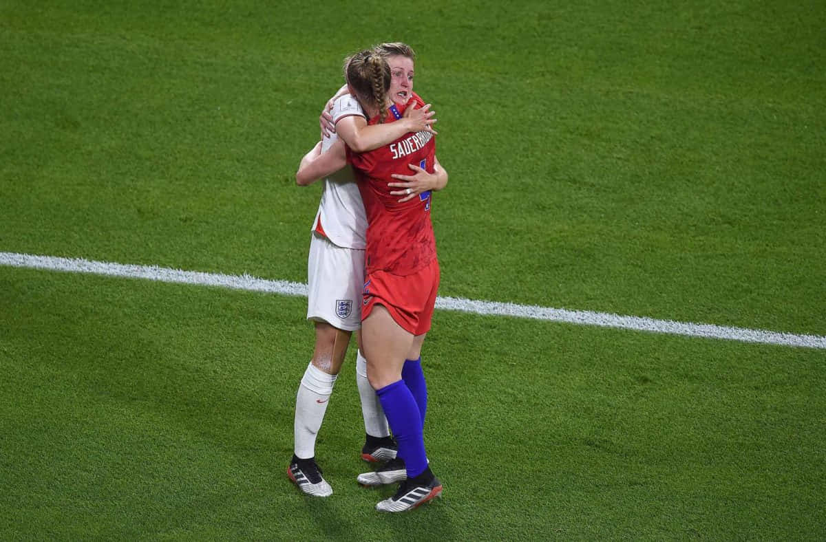 Becky Sauerbrunn, red and white kits, vibrant green pitch, SD Desktop Wallpaper