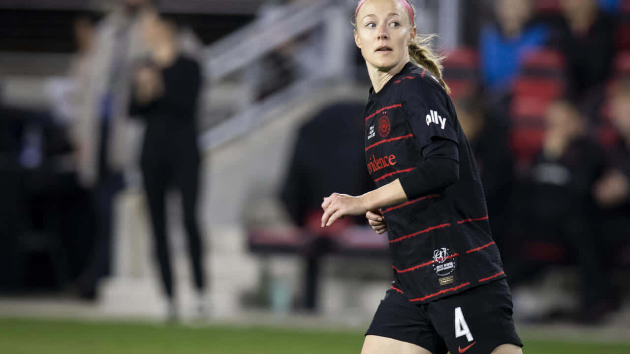 Becky Sauerbrunn, black and red striped jersey, grass field, HD Desktop Wallpaper