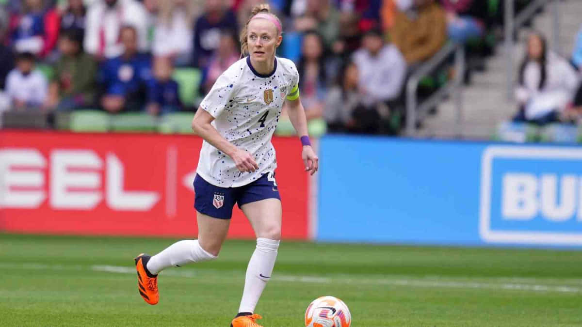 Becky Sauerbrunn, white jersey, colorful ball, SD Desktop Wallpaper